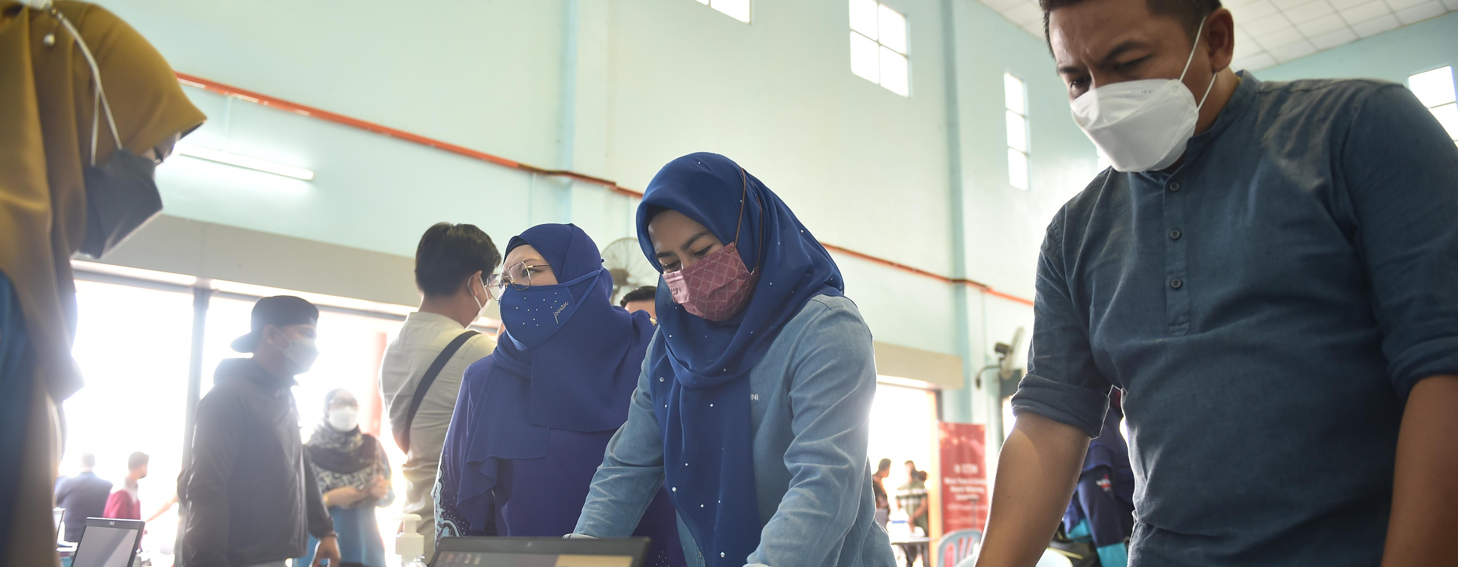 YBM Menyantuni Pengunjung KPKM@Johor di Tenang, Labis