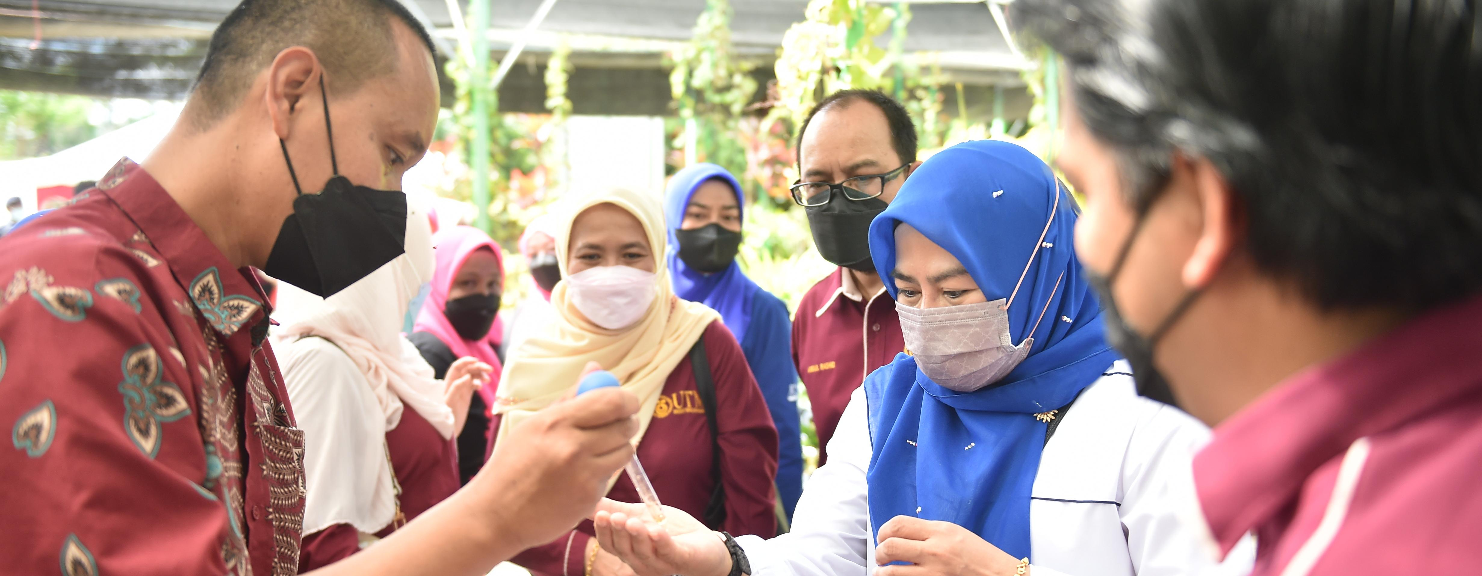 YBM mengadakan lawatan ke tapak Projek Tanaman Kelulut yang diusahakan oleh Universiti Teknologi Malaysia (UTM) di Simpang Renggam, Johor.