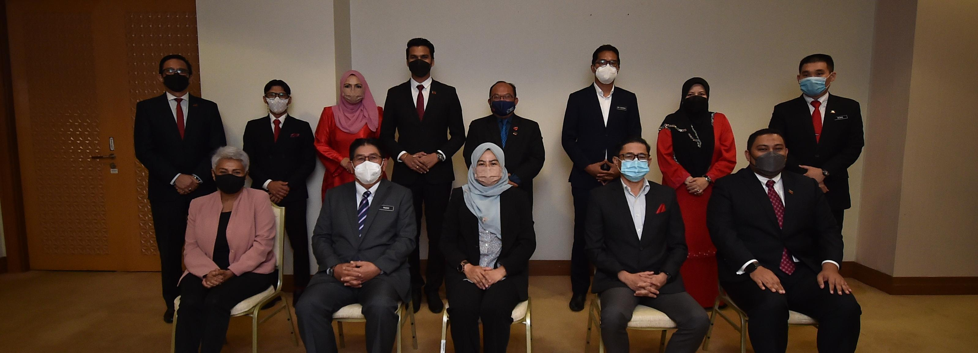 YBM Mepengerusikan Mesyuarat Agung YSS kali ke-10