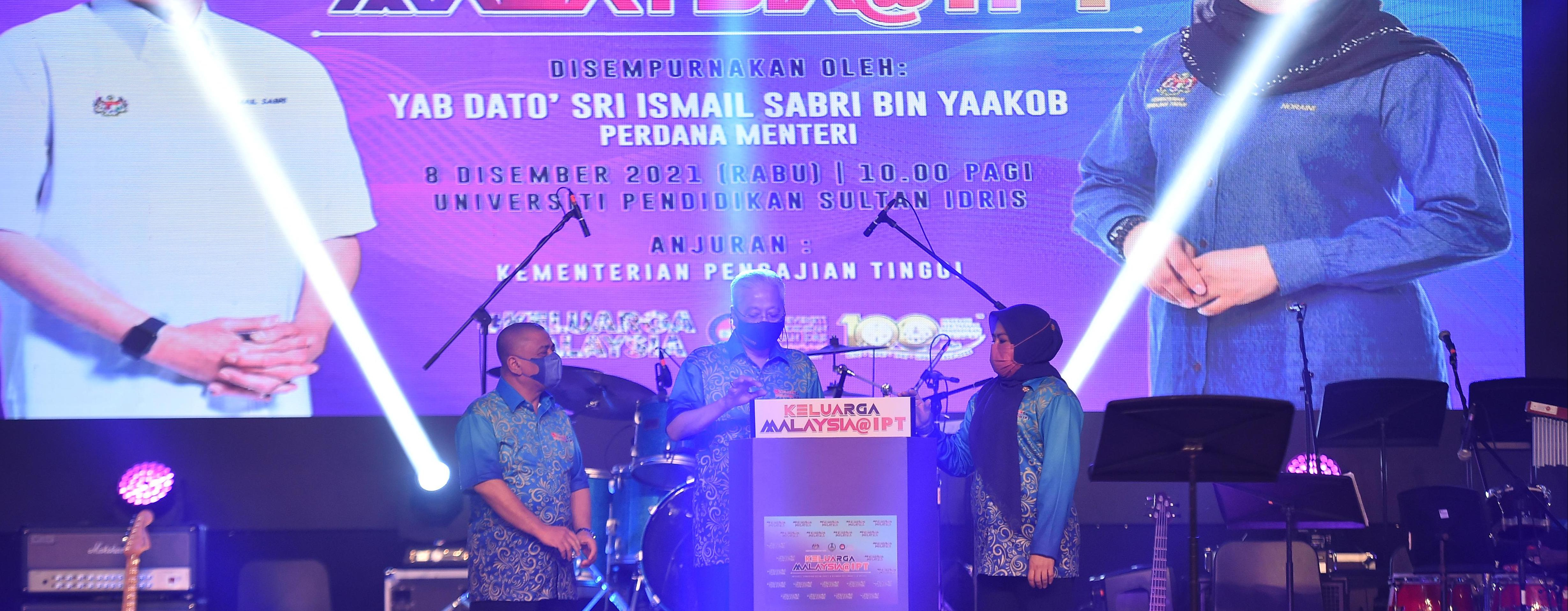 Perdana Menteri Malaysia menyempurnakan pelancaran Keluarga Malaysia@IPT yang telah diadakan di Dewan Tuanku Canselor, Universiti Pendidikan Sultan Idris