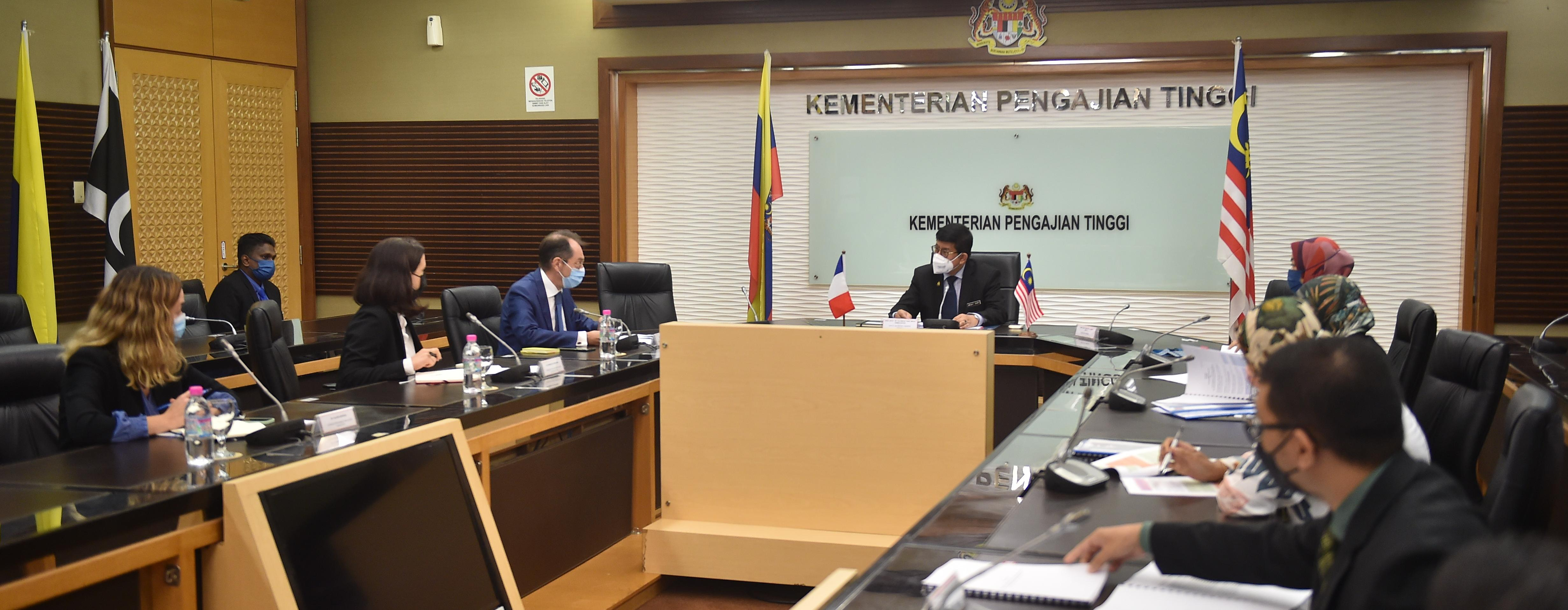 TKSU (D) Menerima Lawatan Duta Besar Perancis