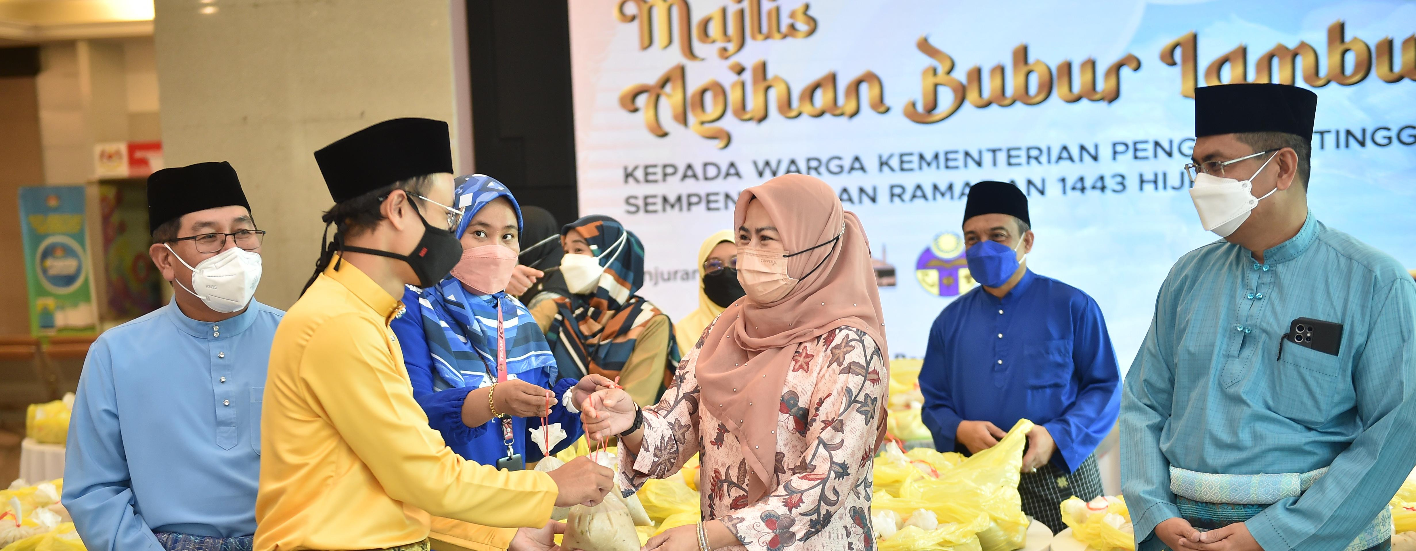 KPT Agih Bubur Lambuk Kepada Warganya