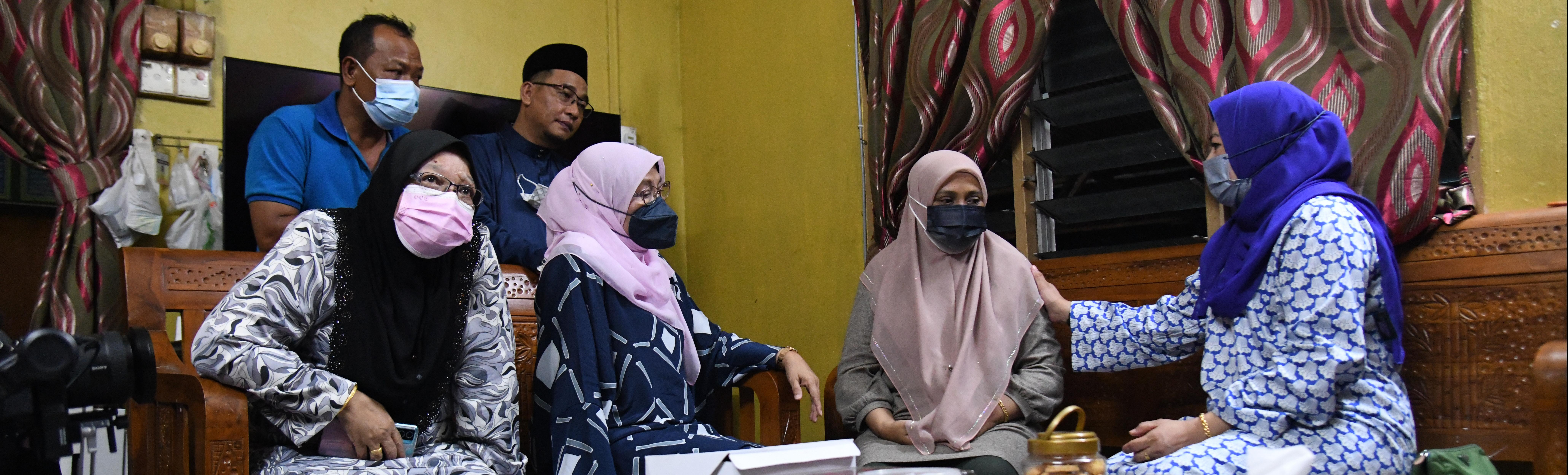 YB Menteri Pengajian Tinggi Ziarah Keluarga Pelajar UiTM Tragedi Kebakaran