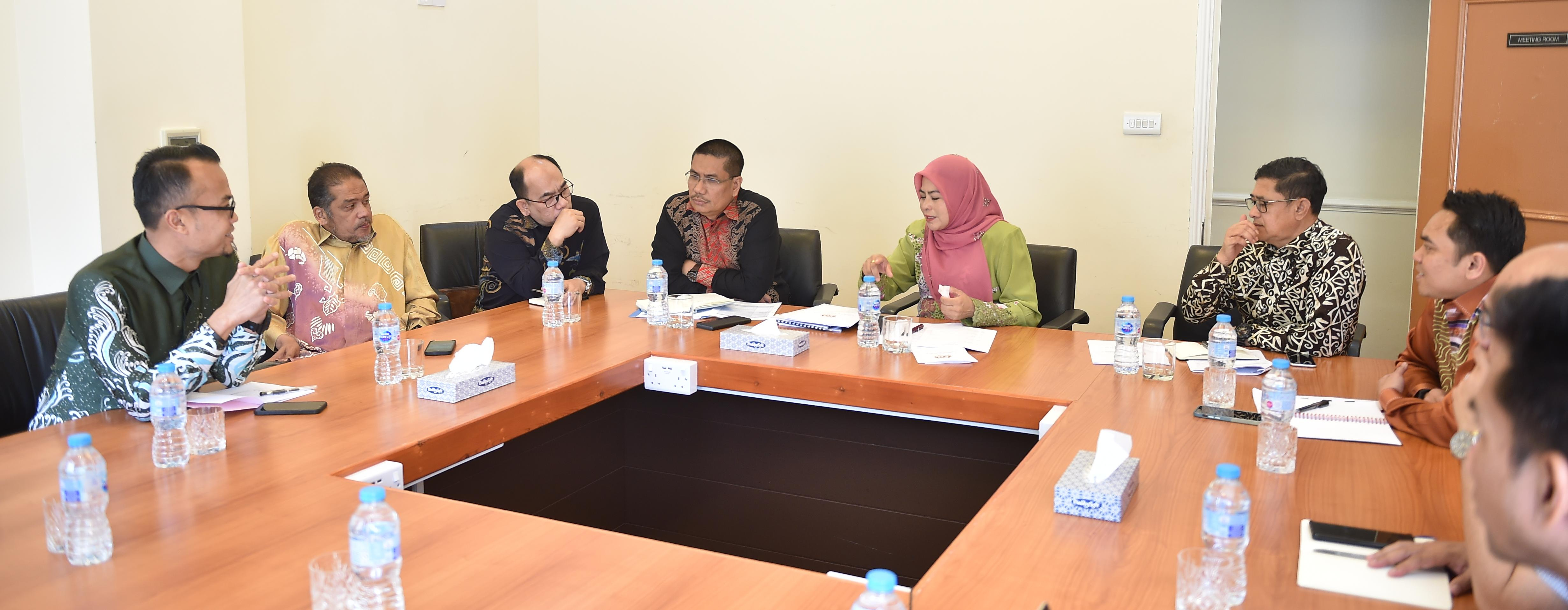 Taklimat Education Malaysia London kepada YBM