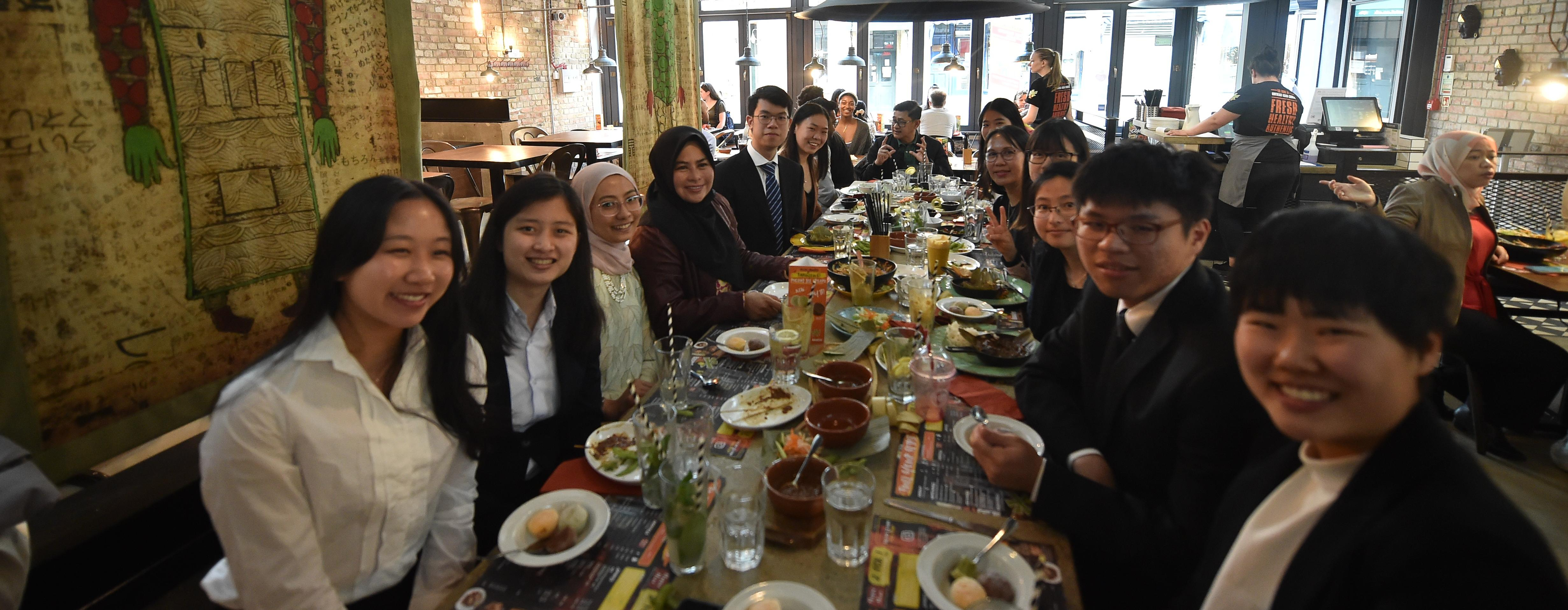 Perjumpaan Bersama Pelajar Oxford University