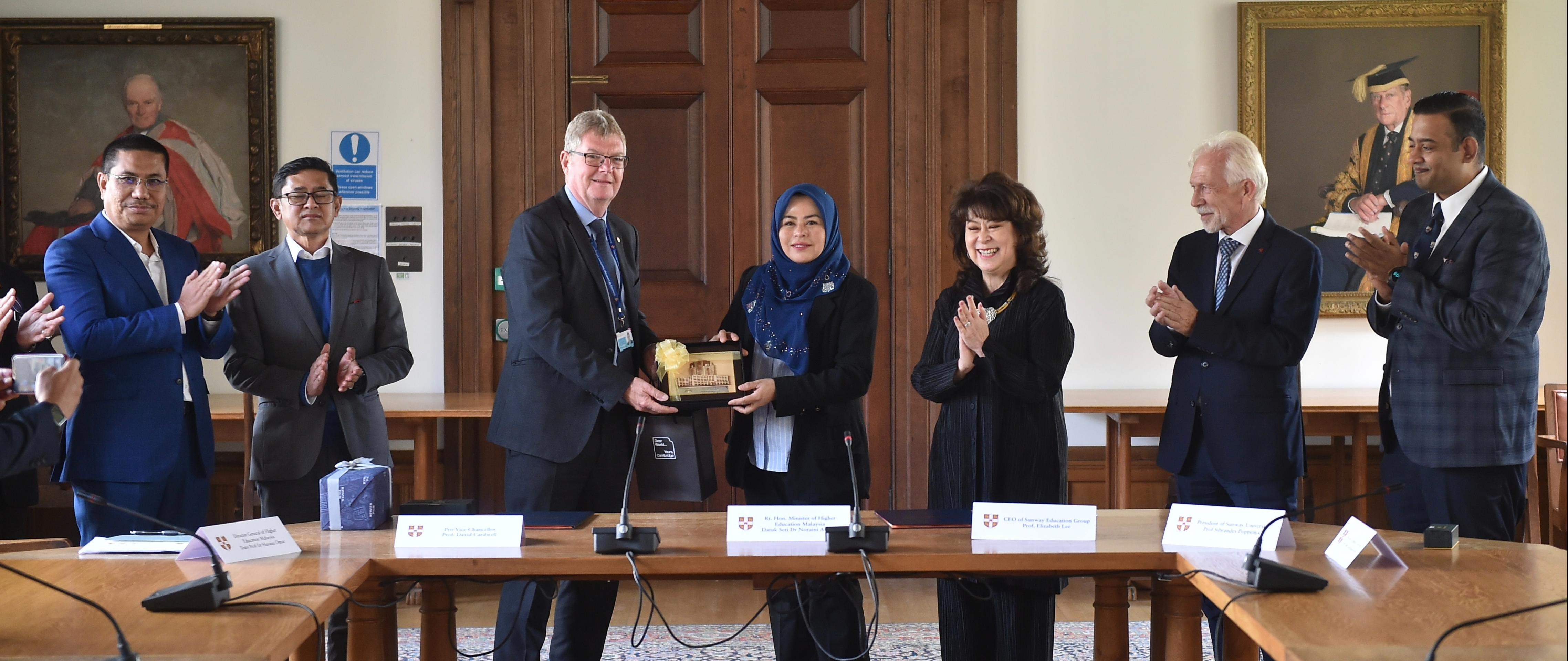 YBM Saksi MoU Antara Sunway University & Cambridge University