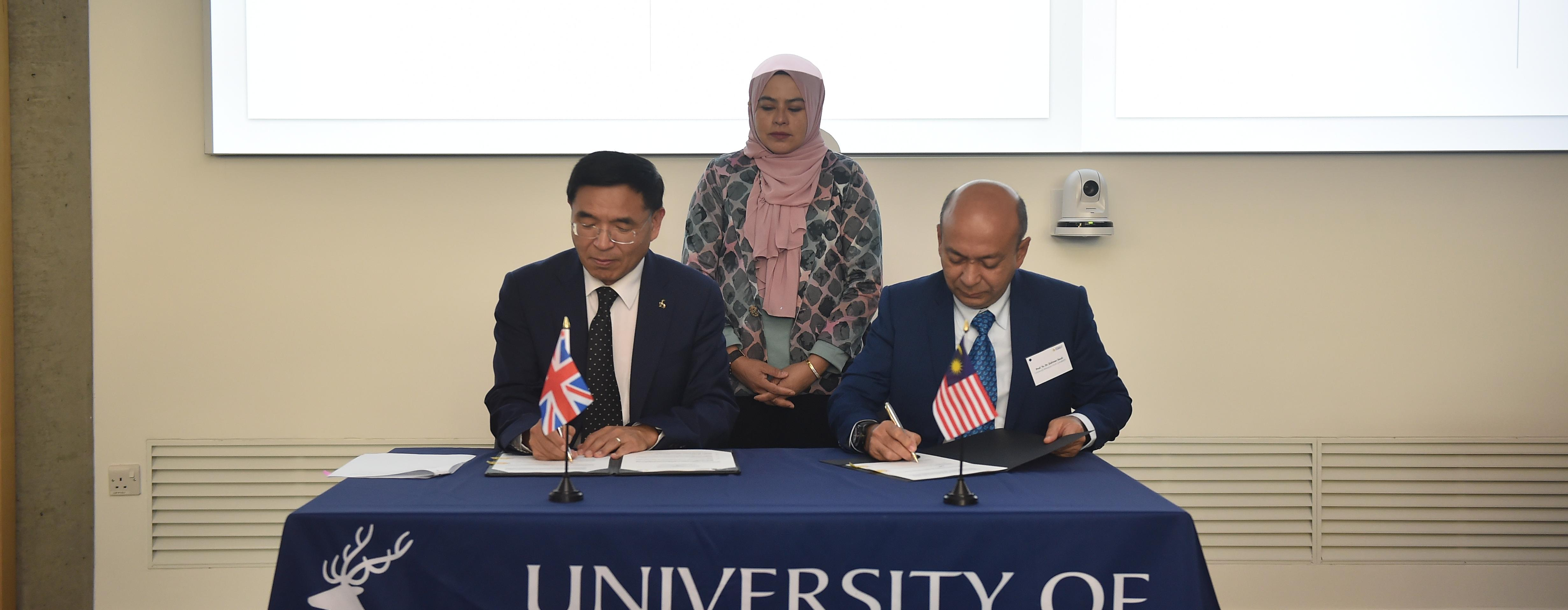 YBM Saksi Dua MoU di University of Surrey