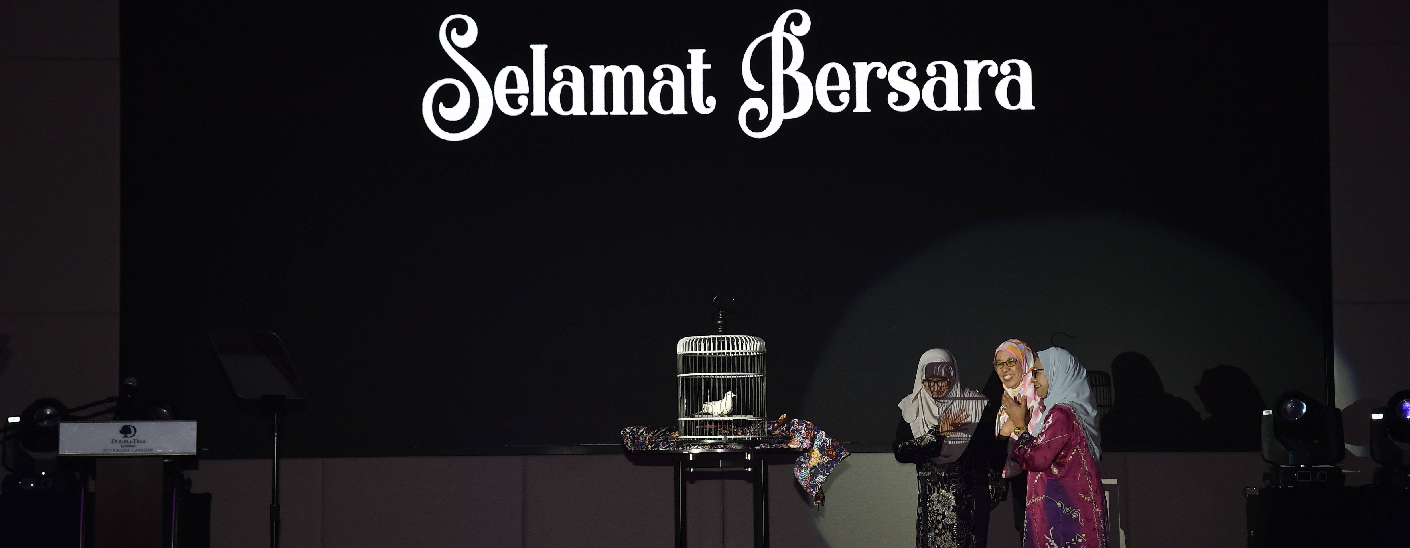 Majlis Sanjungan Budi, Lambaian Kasih