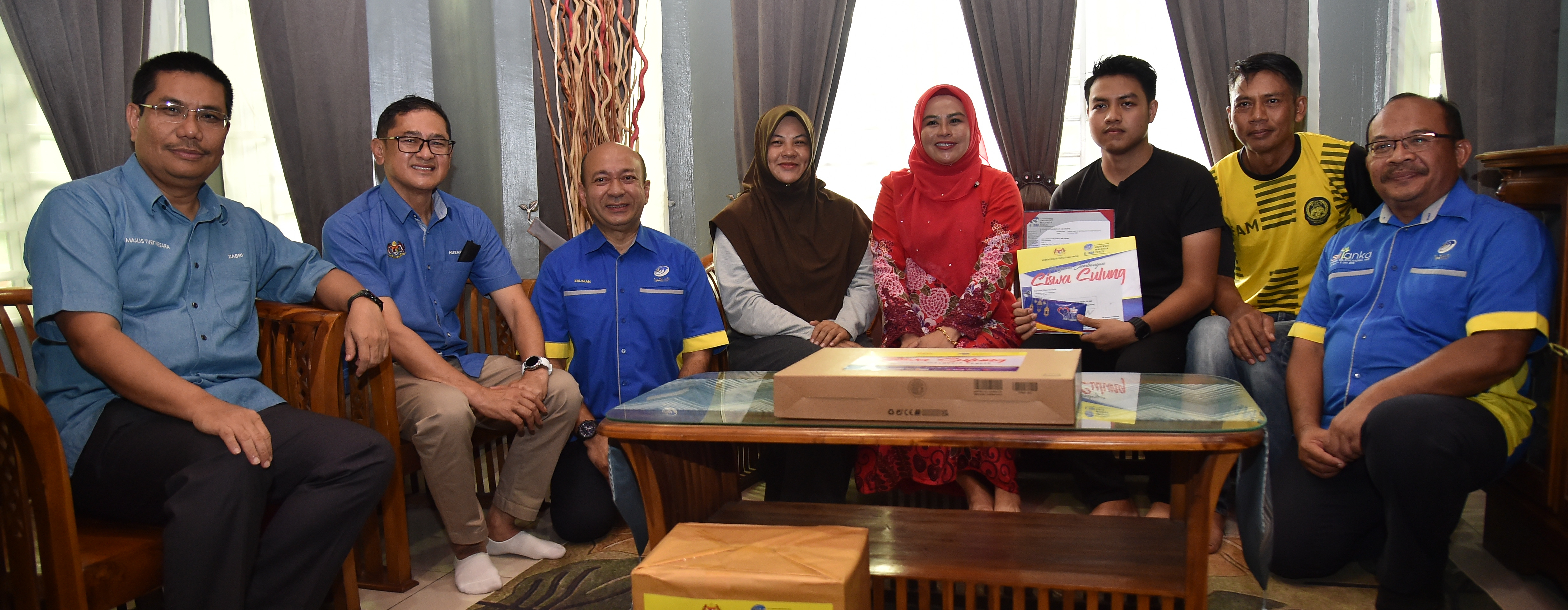 SULUNG Bantu Pelajar B40 Ke Menara Gading