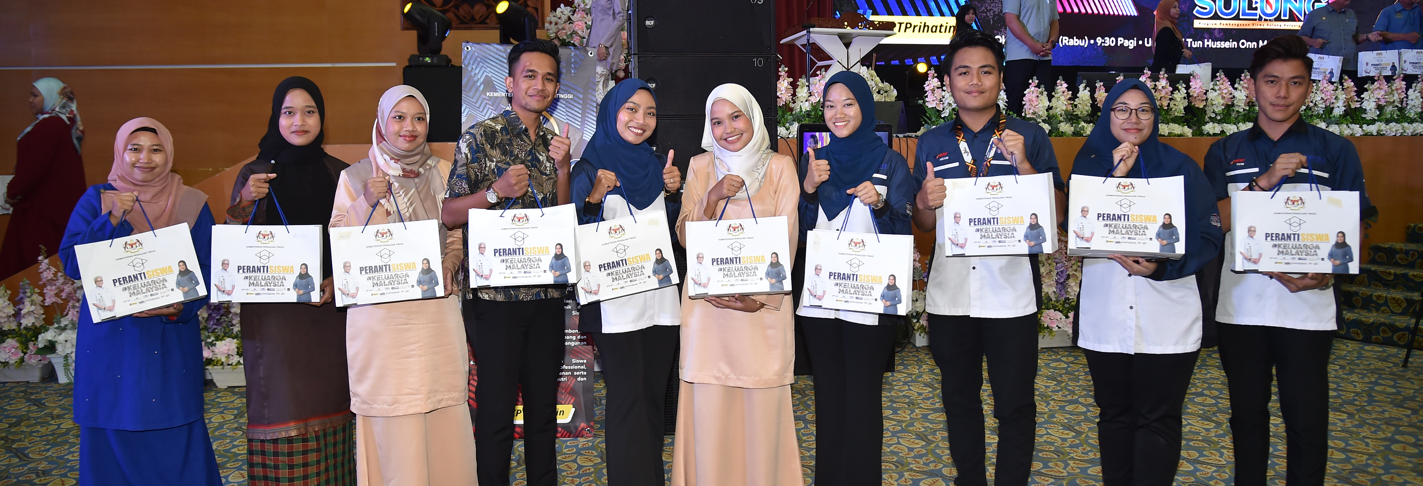 Penyerahan PerantiSiswa Di Zon Selatan