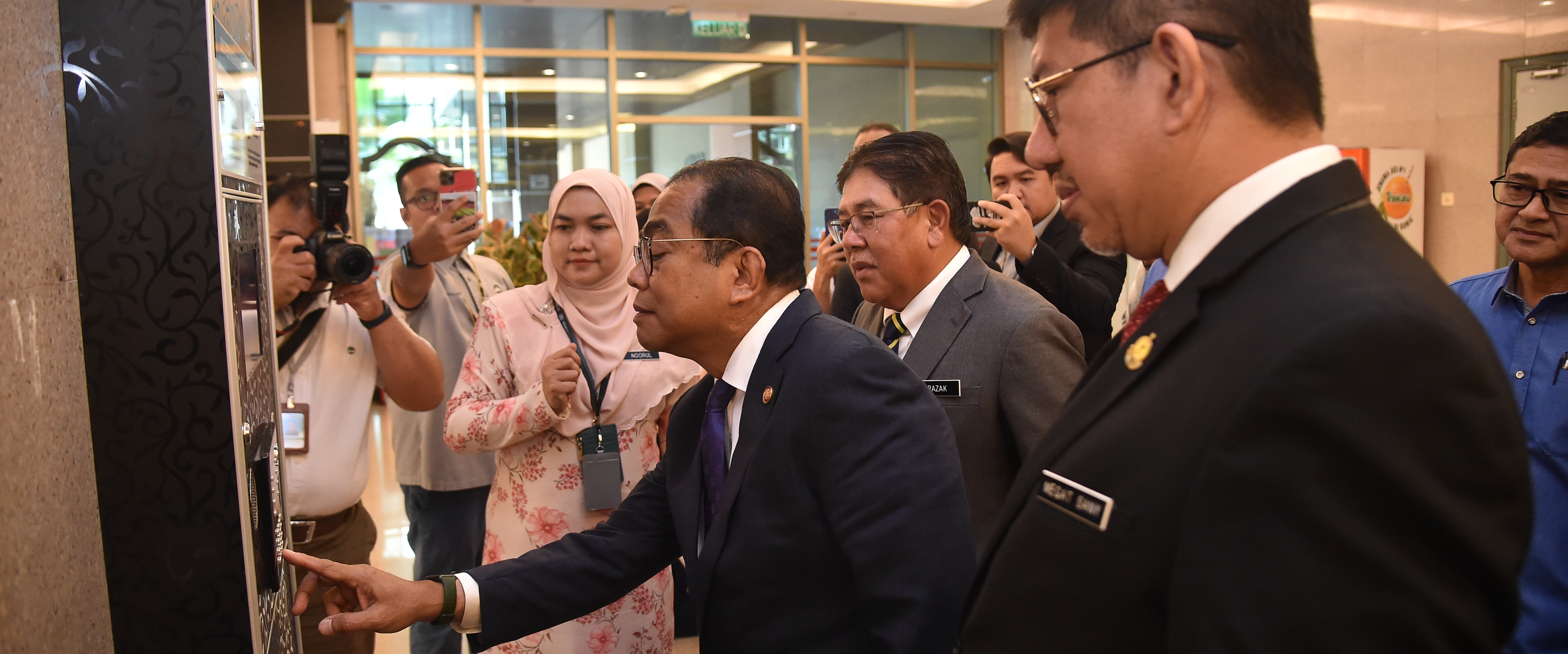 YB Menteri Mulakan Tugas di KPT