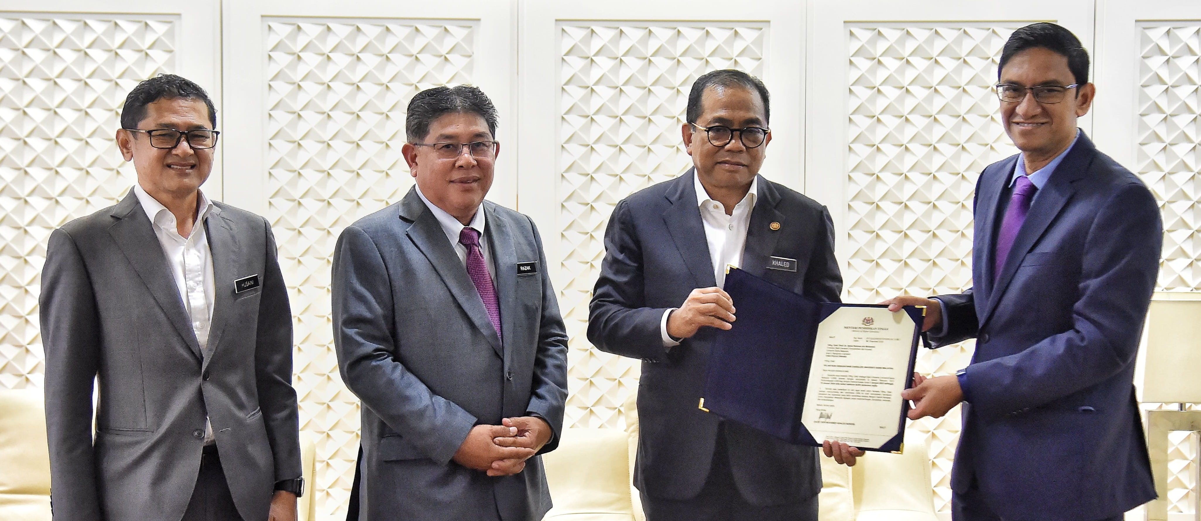 YBM Serah Surat Lantikan NC USM dan TNC (P&I) USIM