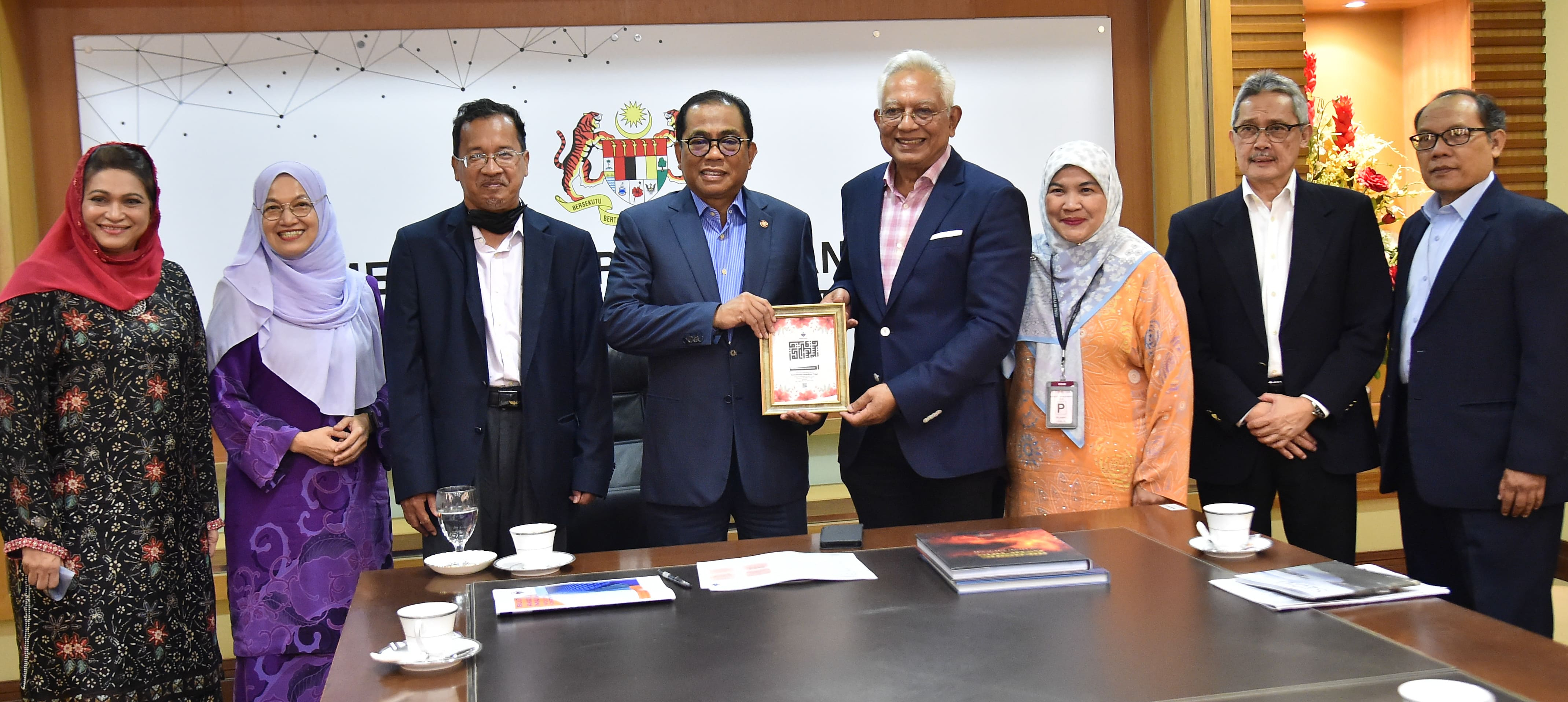 YB Menteri Terima Kunjungan Pertubuhan Akademi Profesor Negara