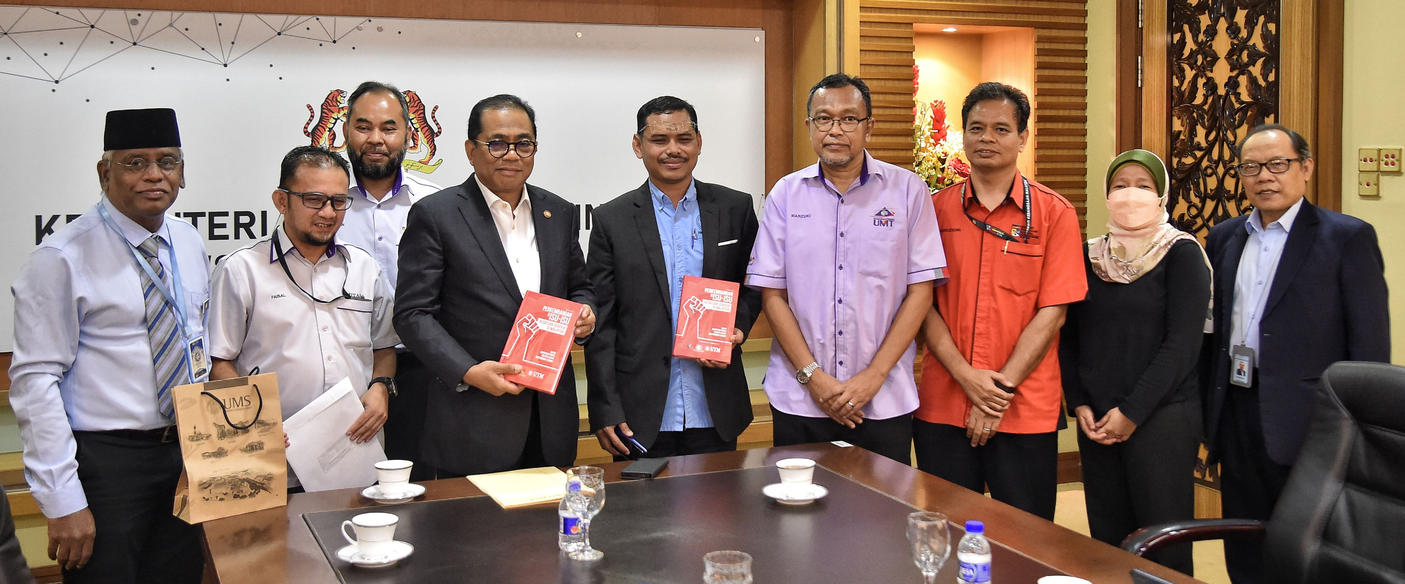 YB Menteri Terima Kunjung Hormat Delegasi Majlis Presiden Persatuan Akademik Universiti Awam