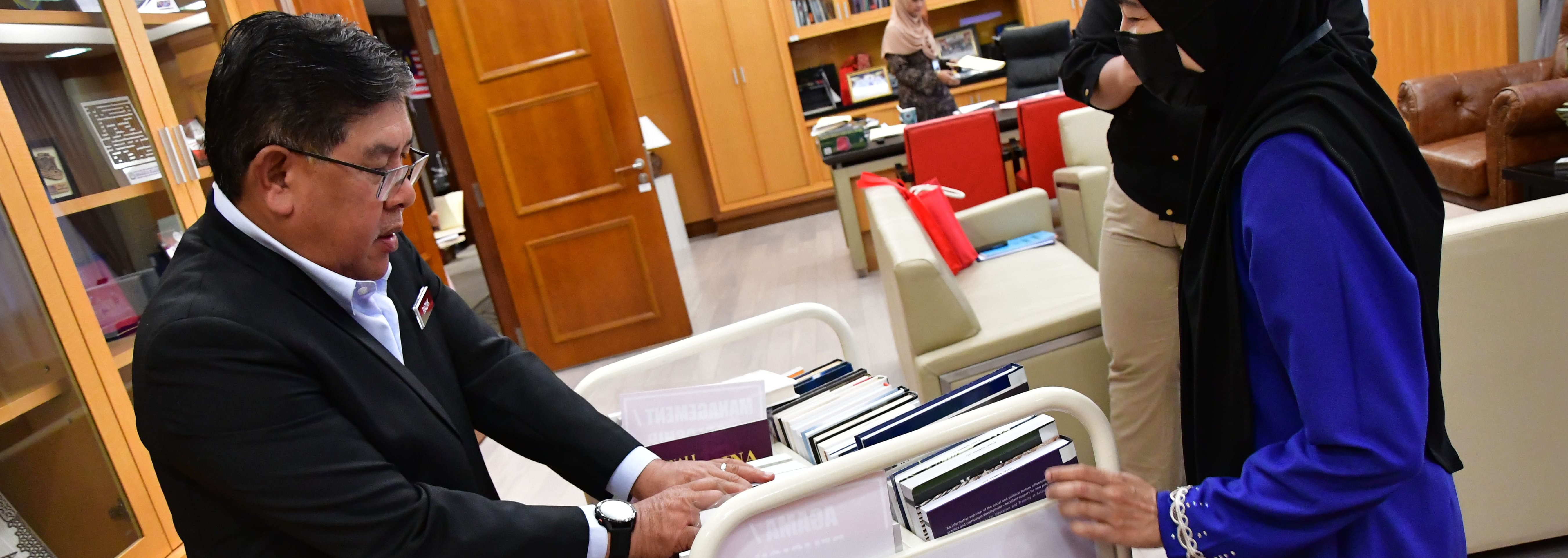 Program Library2u Galak Warga KPT Untuk Membaca