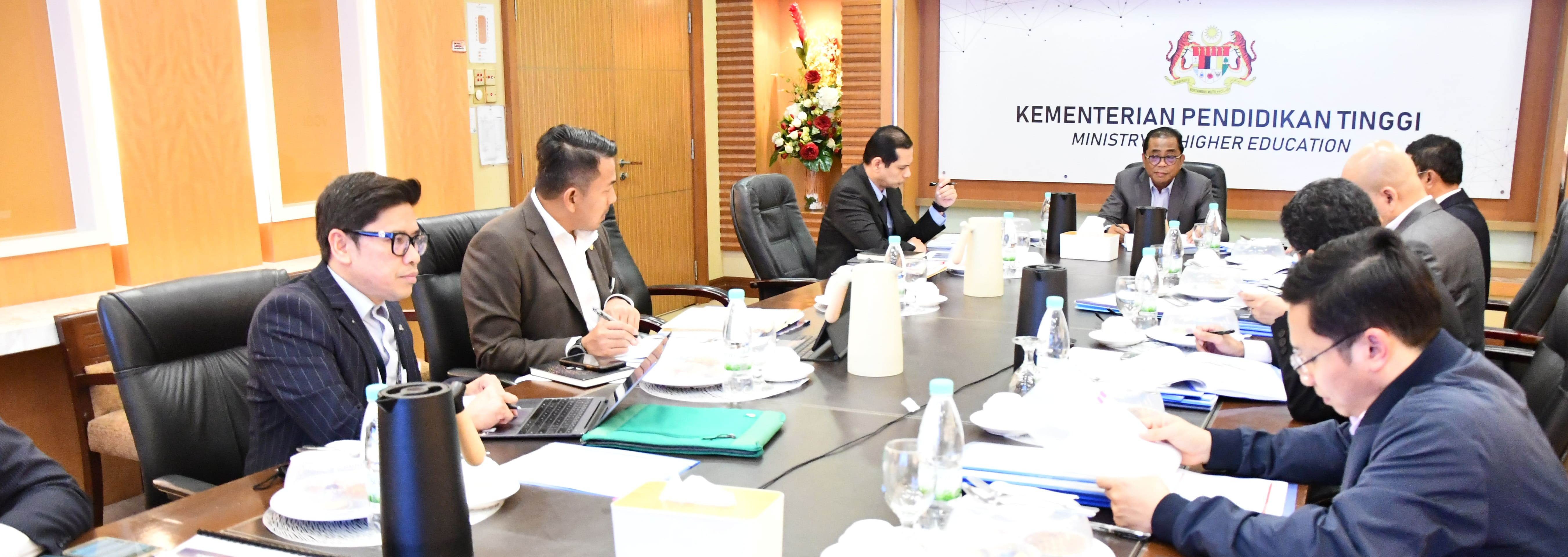 YBM Terima Taklimat Jabatan Pendidikan Tinggi