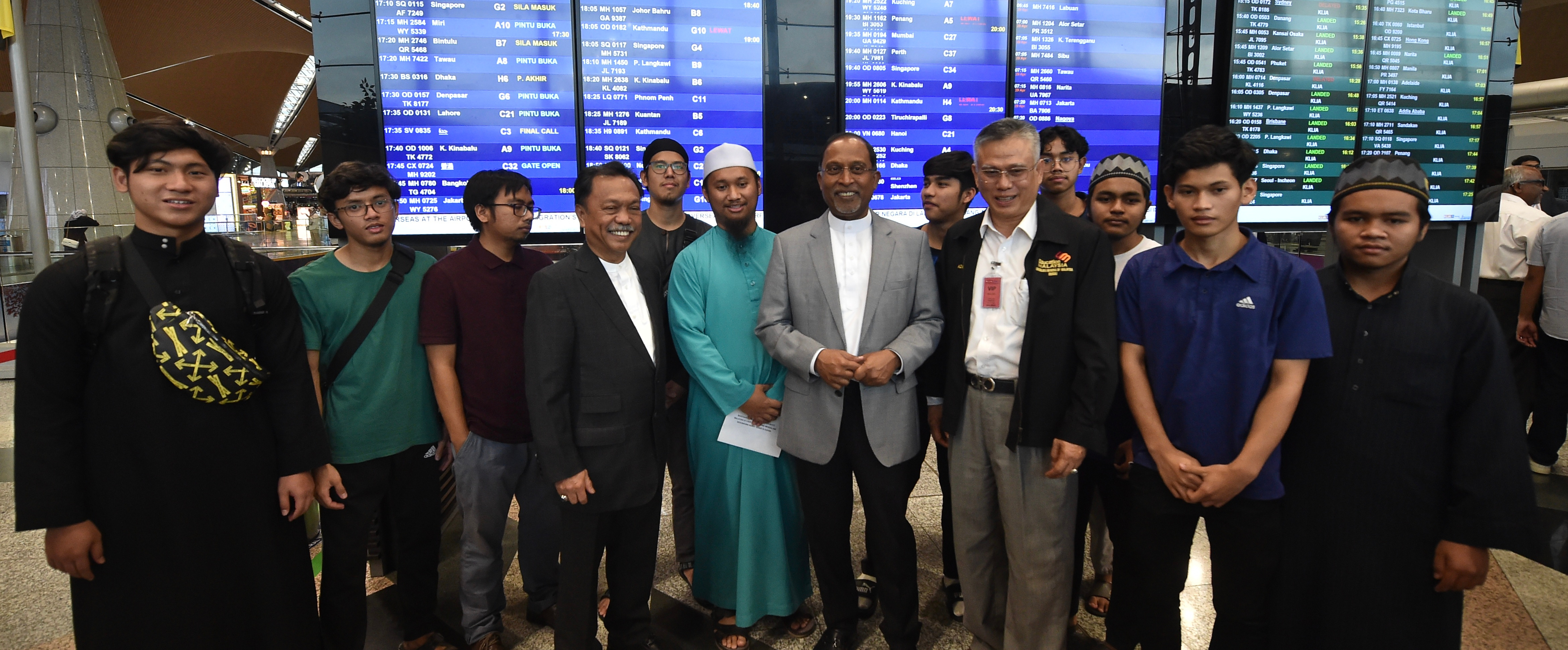 11 Orang Pelajar Malaysia Di Sudan Selamat Tiba Di Tanah Air