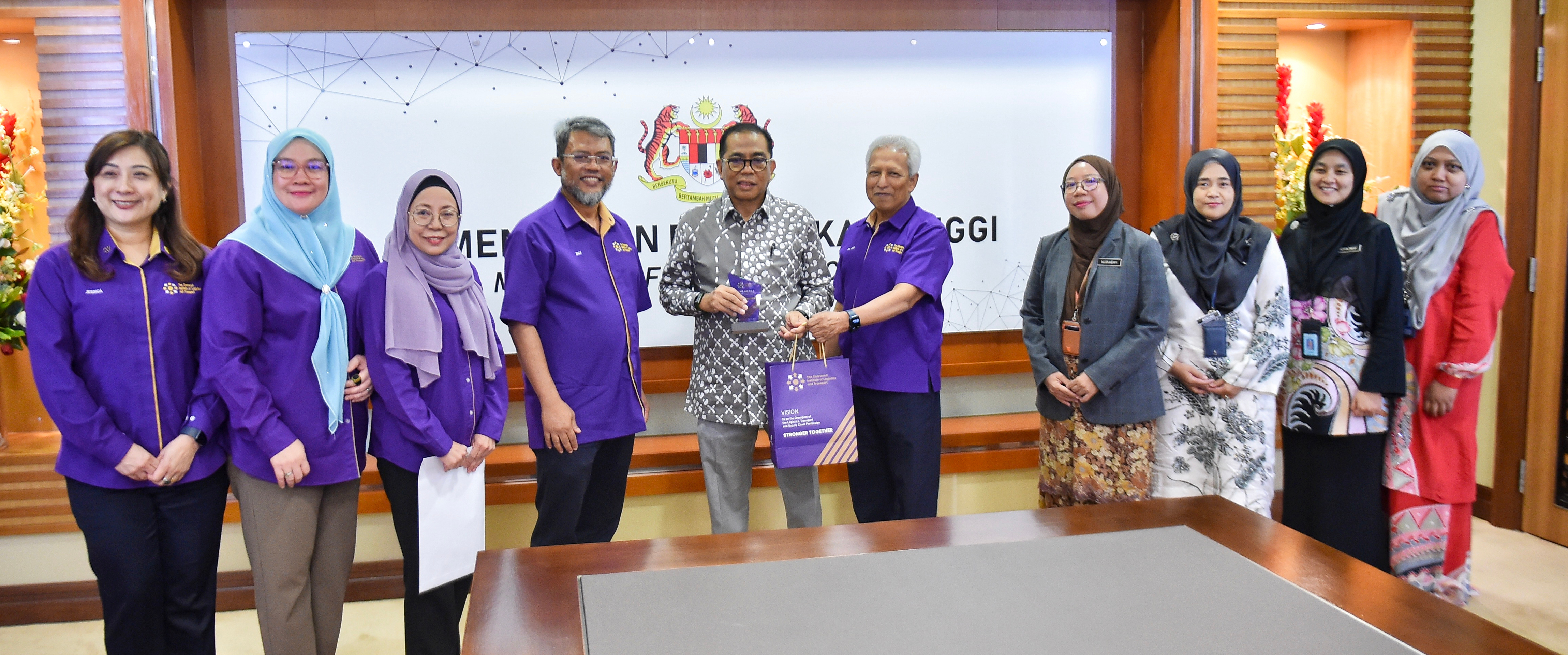 CILTM Adakan Kunjungan Hormat Kepada YB Menteri Pendidikan Tinggi