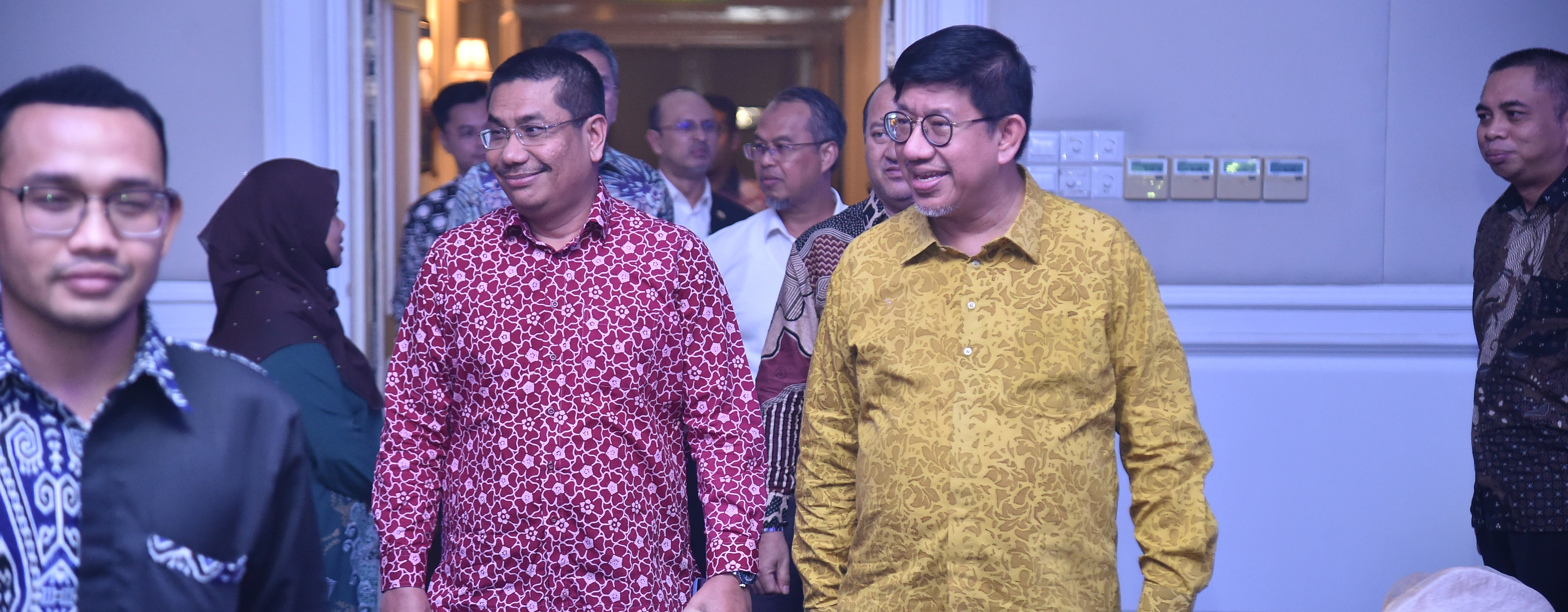 Datuk Dr. Mohd Zabri Serah Tugas TKSU (Pengurusan Dan Pembangunan) KPT Kepada Tuan Mohamad Azhan Di Majlis Apresiasi Budi, Titipan Jaya