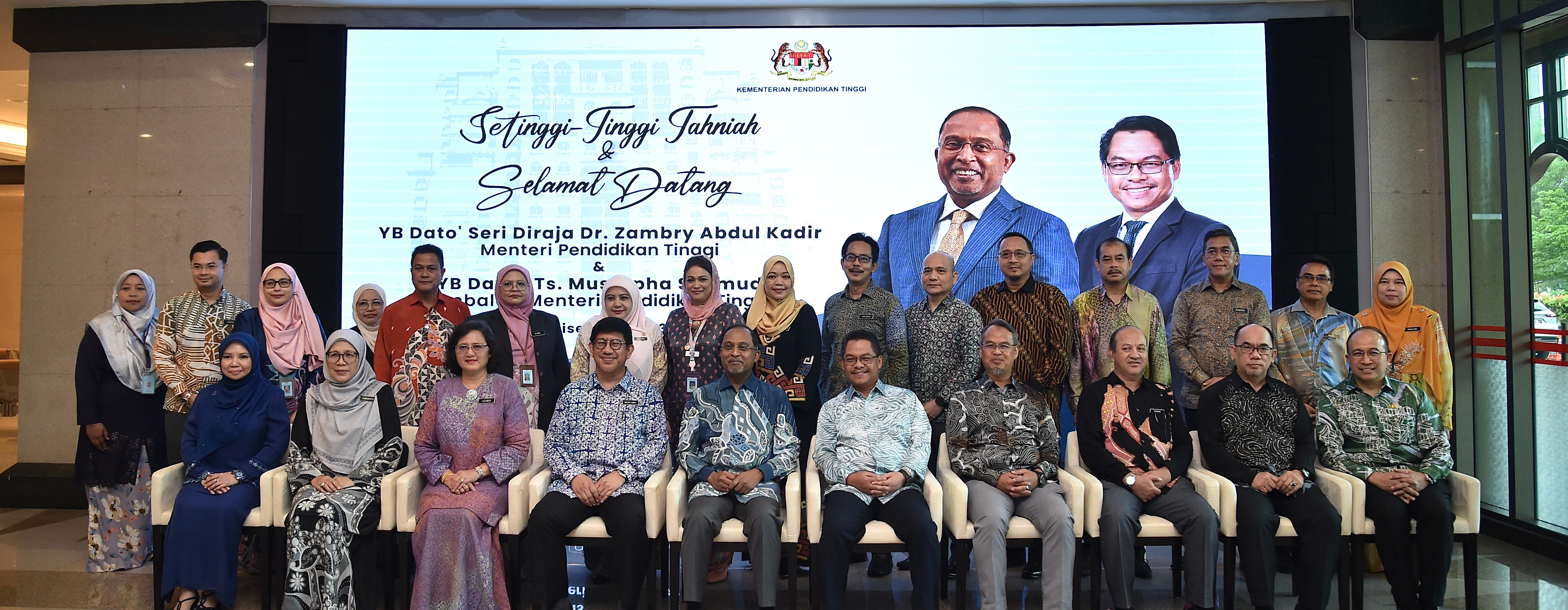 YB Menteri Dan Timbalan Mulakan Tugas Di KPT