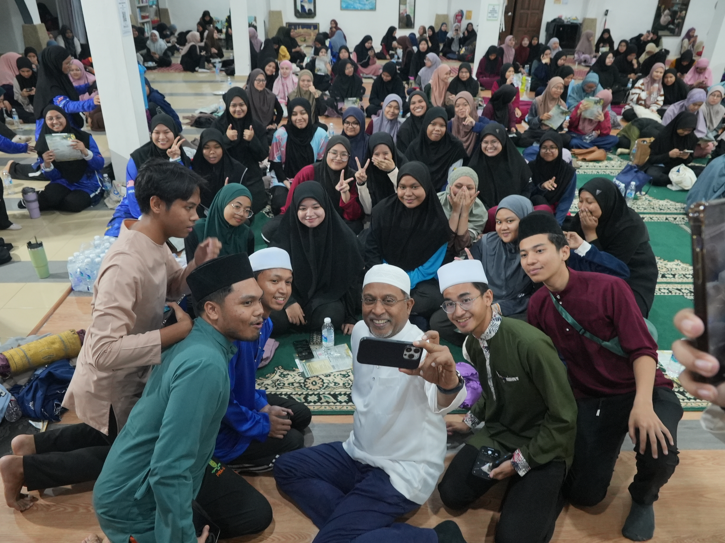 Singgah Sahur YB Menteri Bersama Warga POLIMAS Disambut Meriah