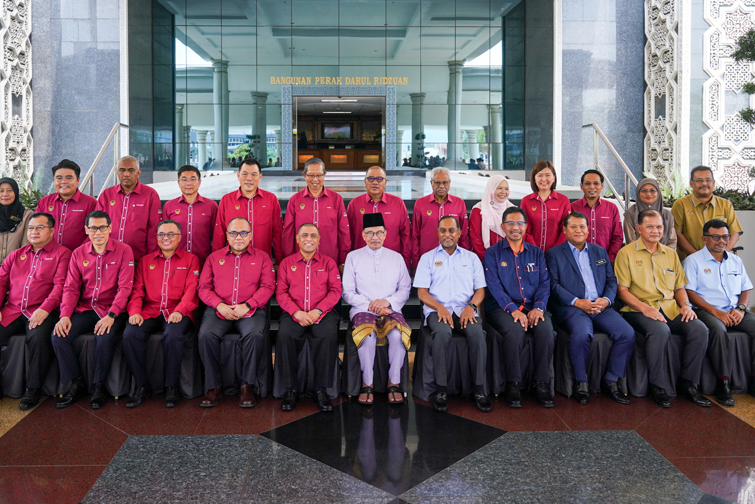 YB Menteri Iring Perdana Menteri Buat Lawatan Rasmi Ke SUK Perak