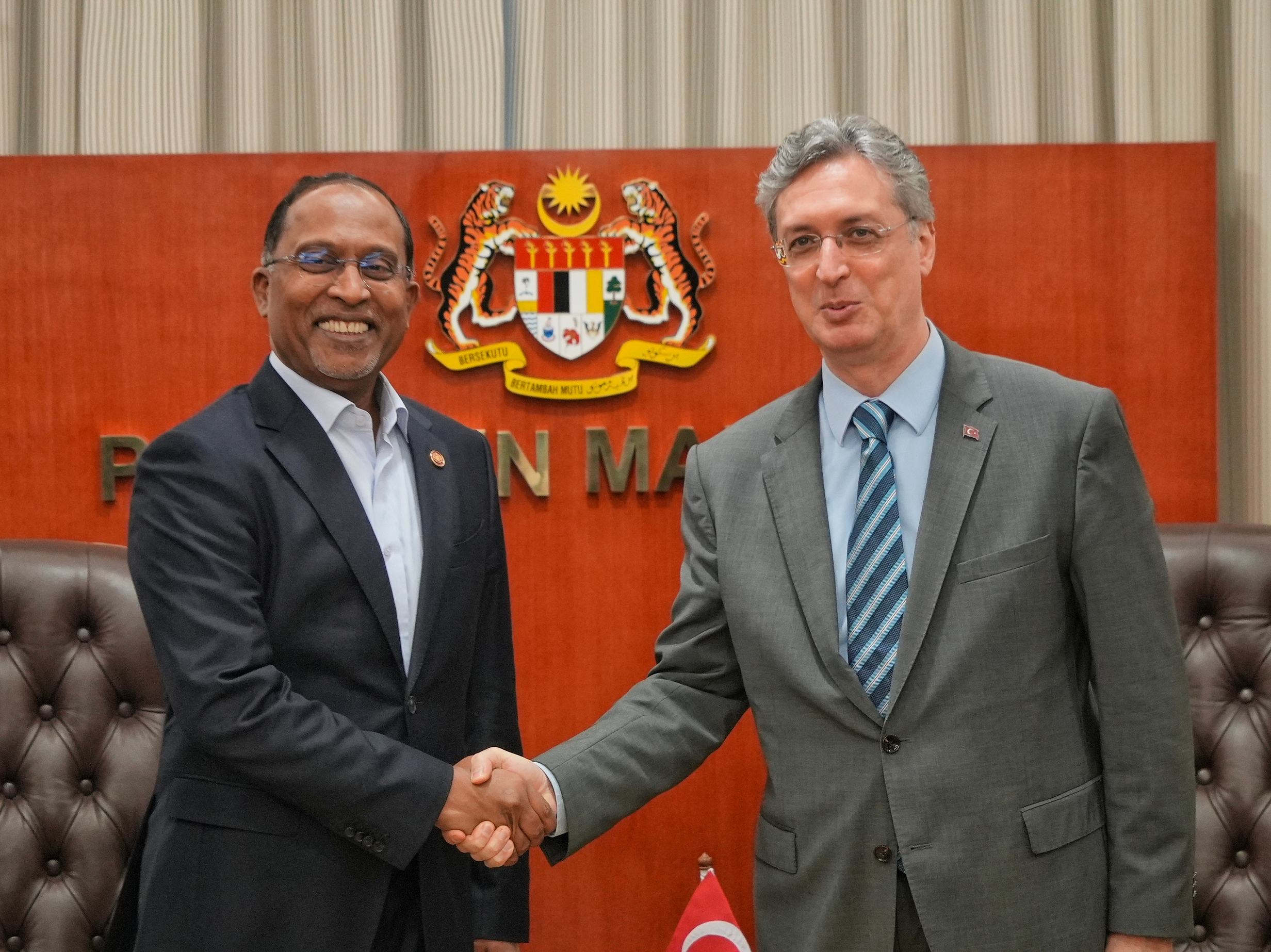 YB Menteri Pendidikan Tinggi Terima Kunjungan Hormat TYT Emir Salim Yuksel, Duta Besar Republik Turkiye Ke Malaysia