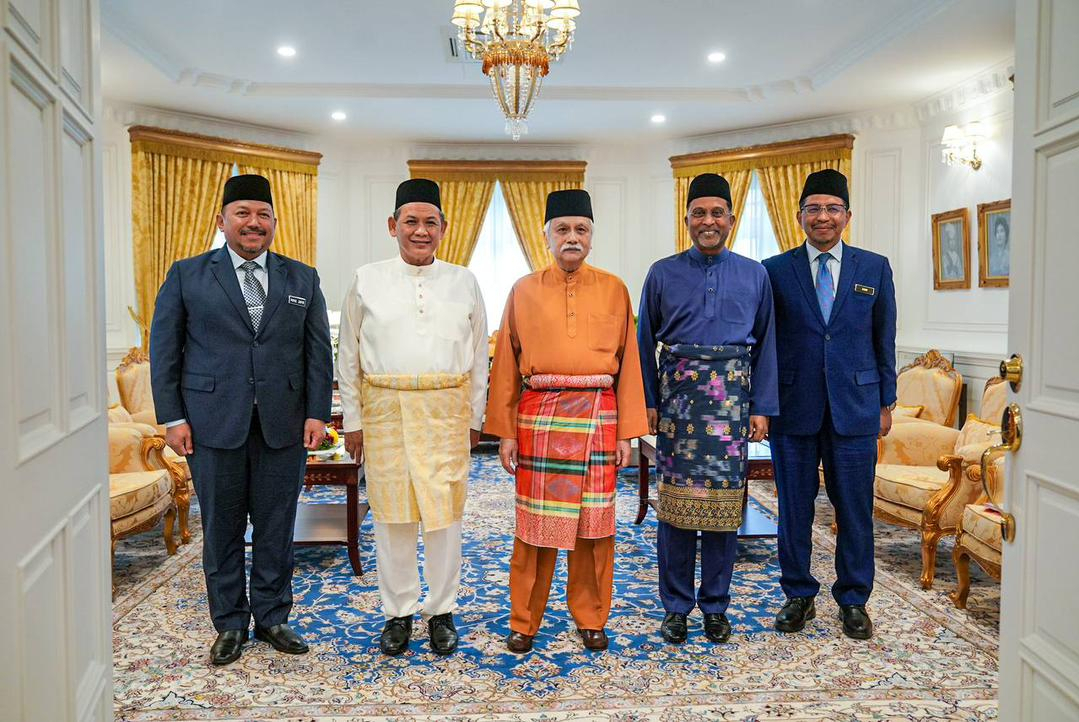 YB Menteri Dan Pengurusan Tertinggi KPT Mengadap Yang Di-Pertuan Besar Negeri Sembilan 