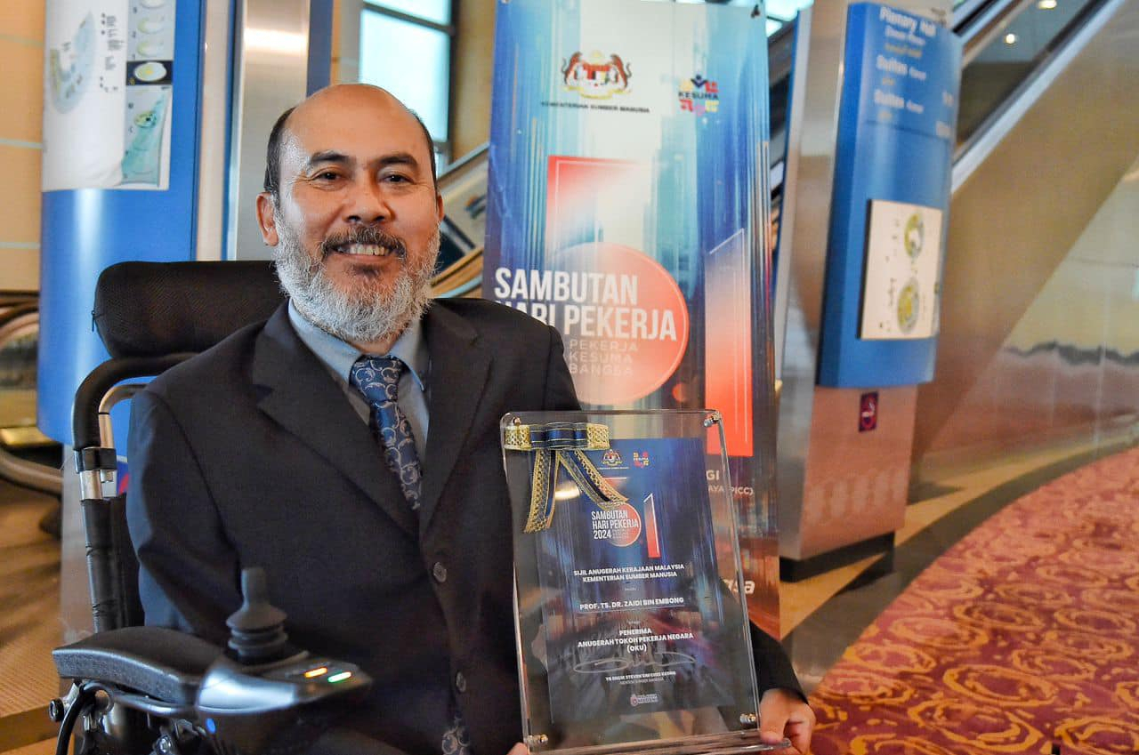 Hari Pekerja 2024 Iktiraf Prof. Ts. Dr. Zaidi Embong Dari UTHM Dan Kesatuan Kakitangan Umum UITM