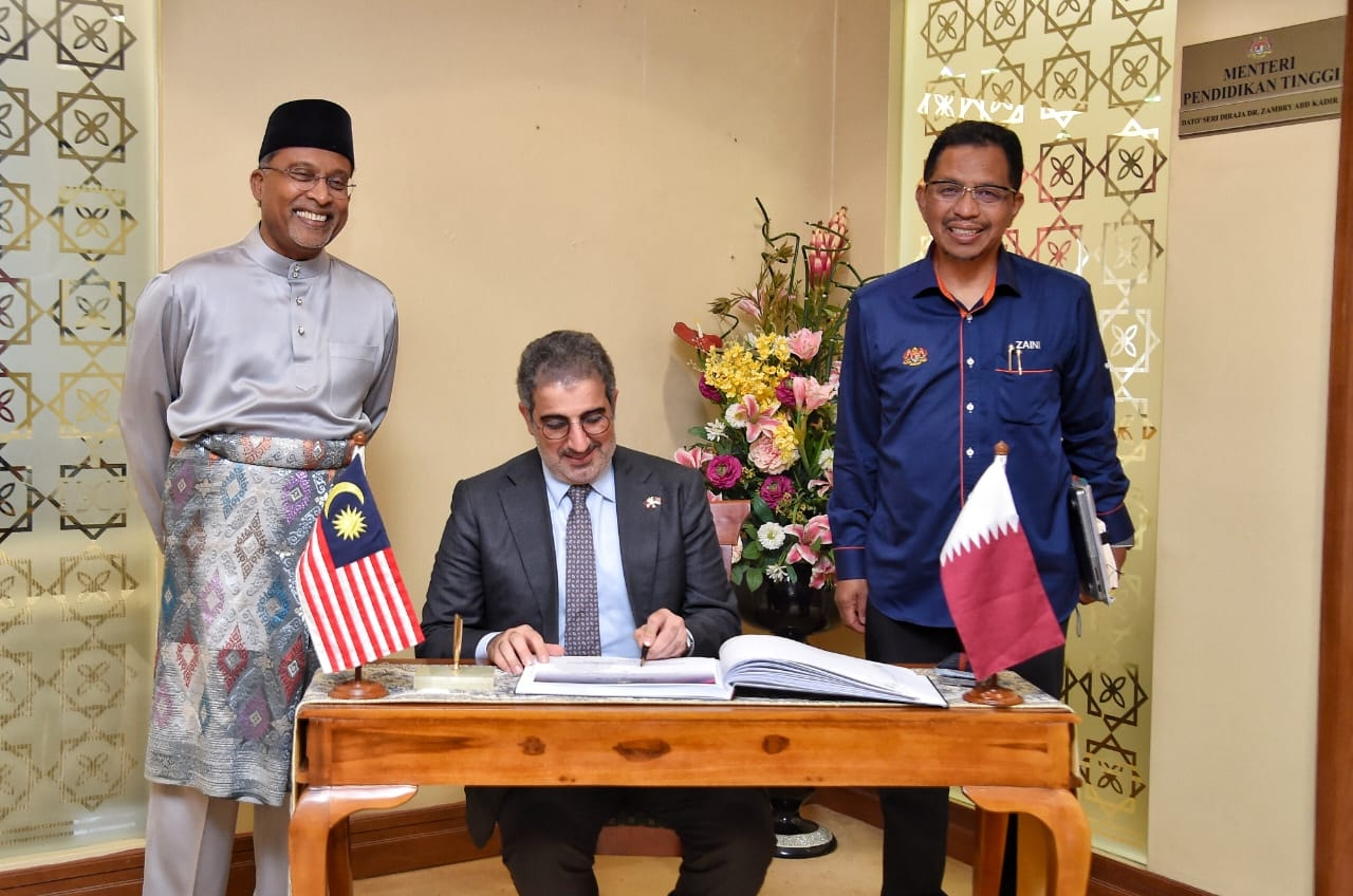 Pertemuan Menteri Pendidikan Tinggi Dengan Duta Besar Qatar Sebelum Memulakan Lawatan Rasmi Ke Qatar