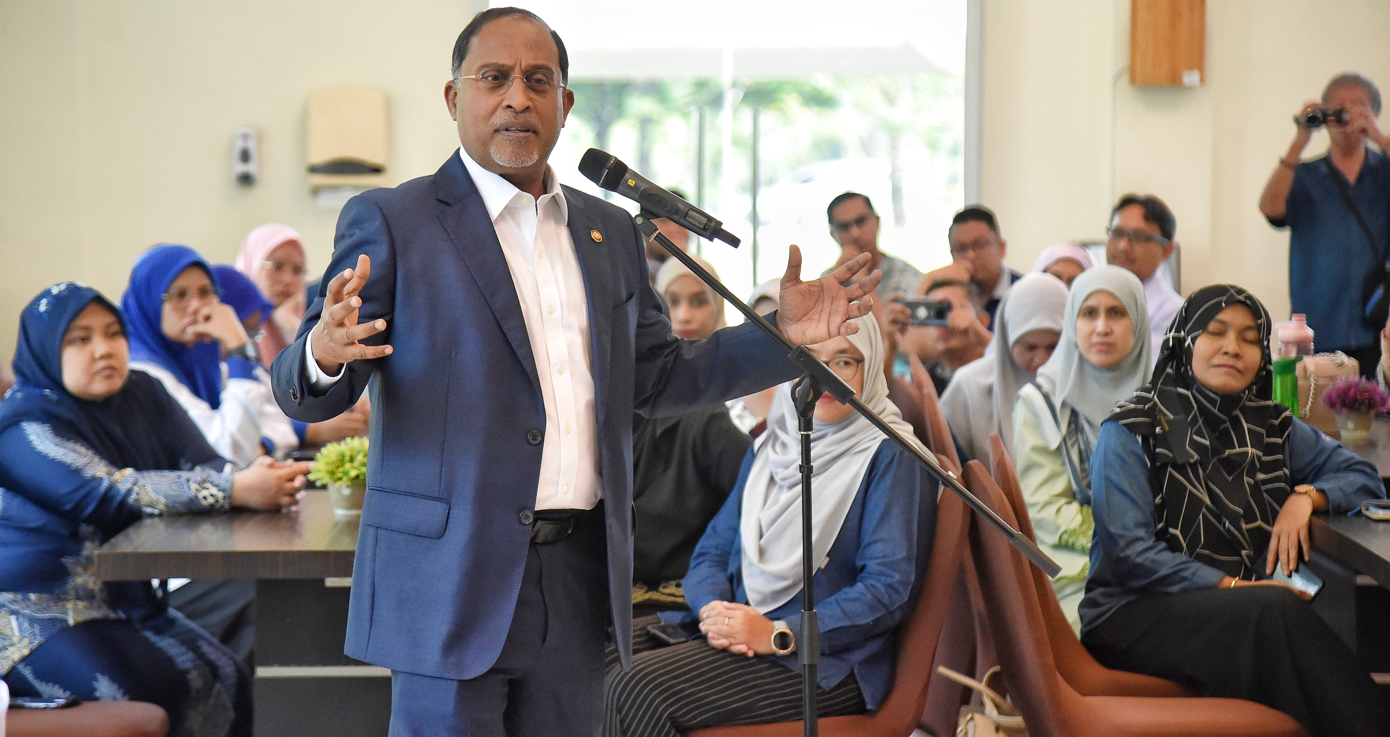 YB Menteri Berdiskusi Bersama Para Pensyarah Muda UA Di Program Karisma: Pemikir Madani Anjuran AKEPT