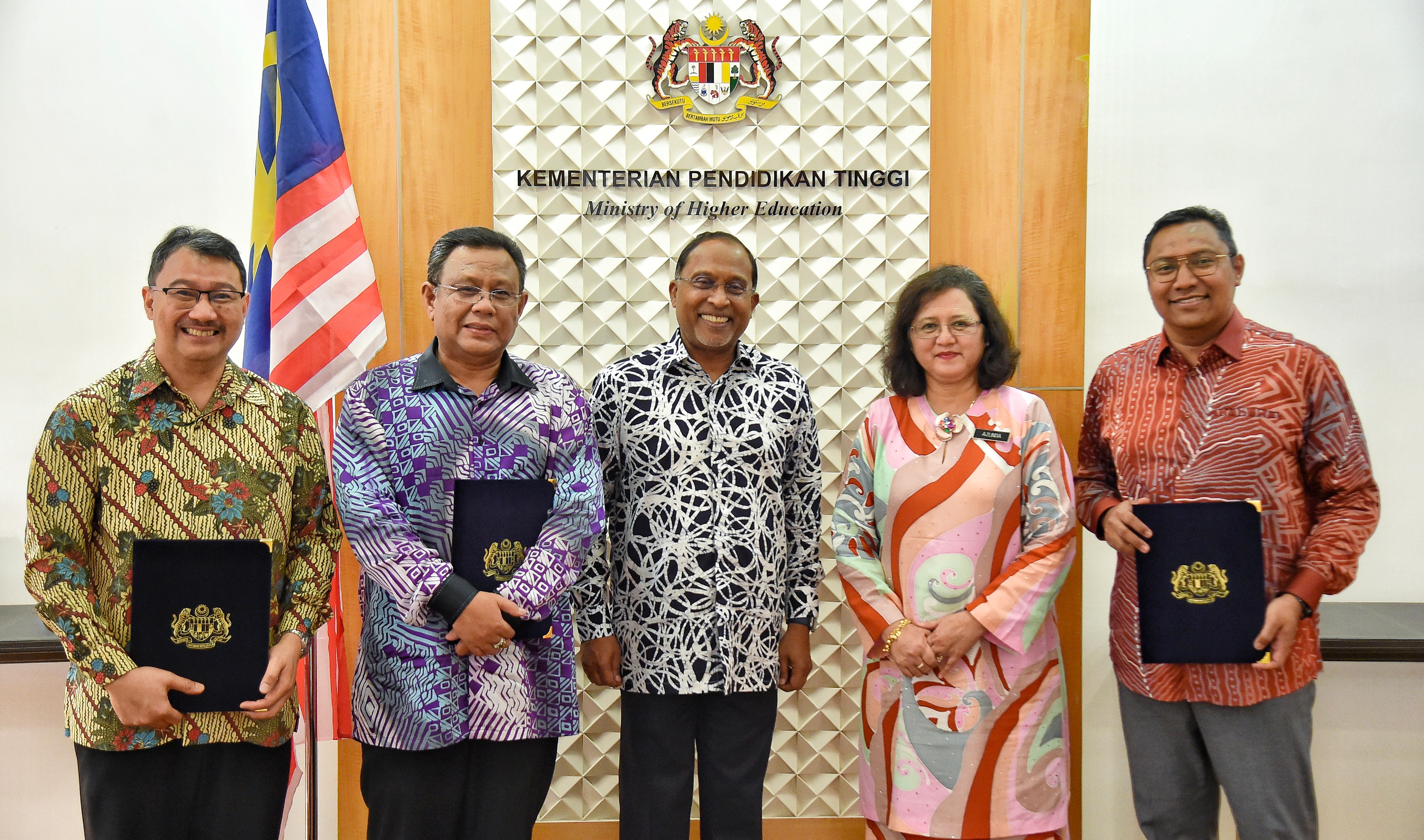 YB Menteri Pendidikan Tinggi Serah Surat Pelantikan Timbalan Naib Canselor 3 Universiti Awam 