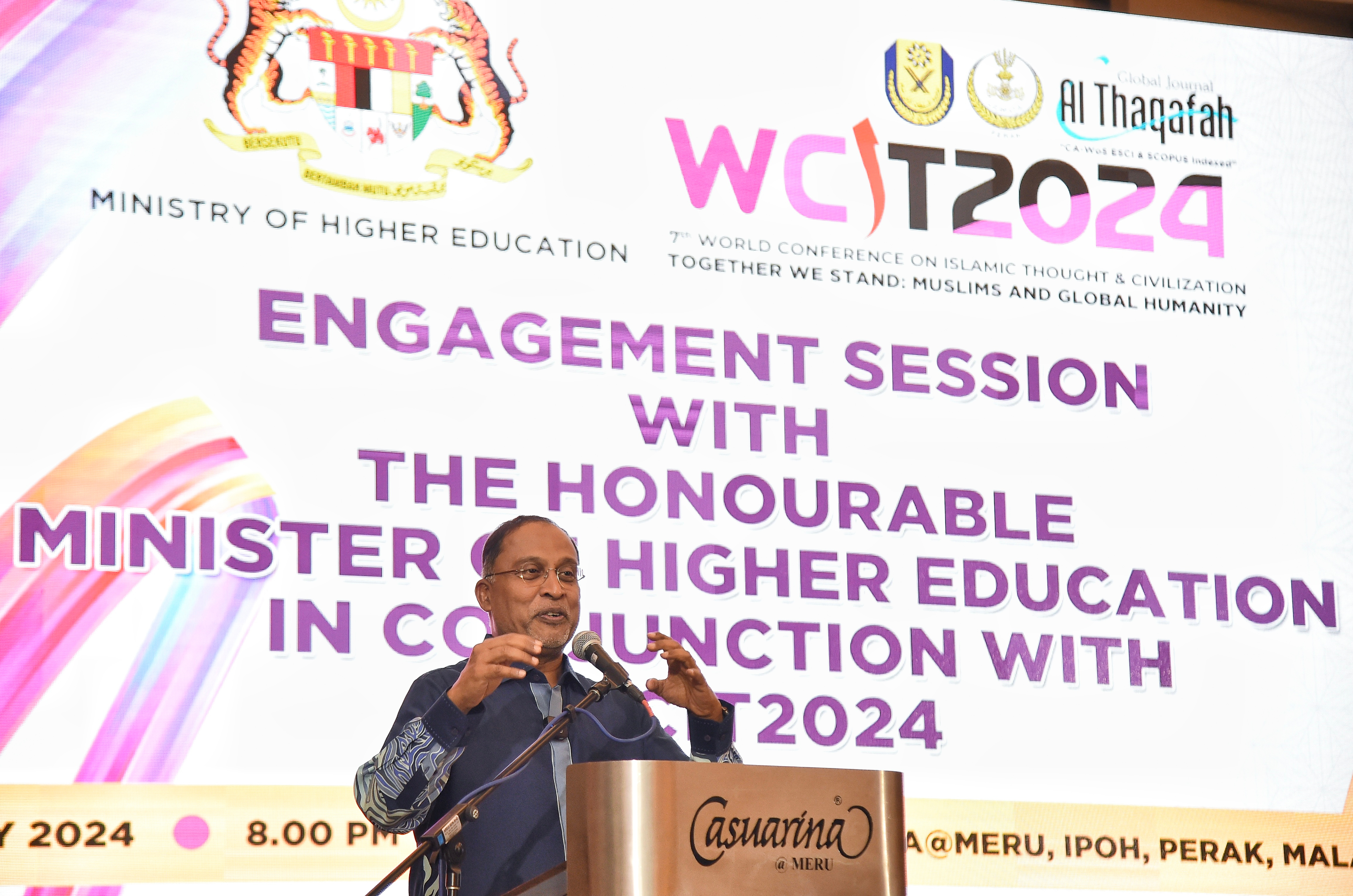 YB Menteri Pendidikan Tinggi Raikan Para Pembentang WCIT 2024