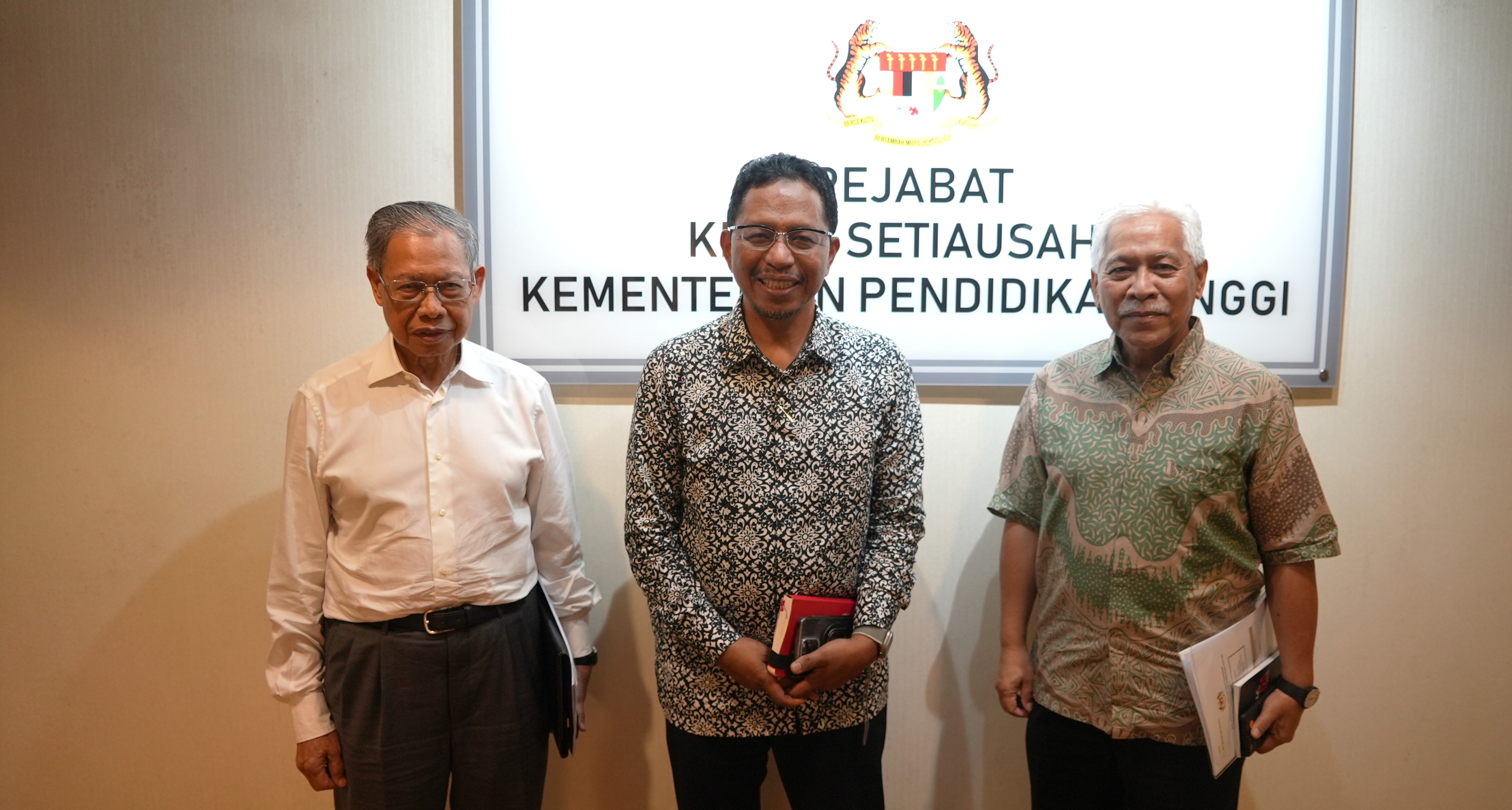 KSU KPT Terima Kunjungan Hormat Daripada Mantan Menteri Pendidikan Tinggi