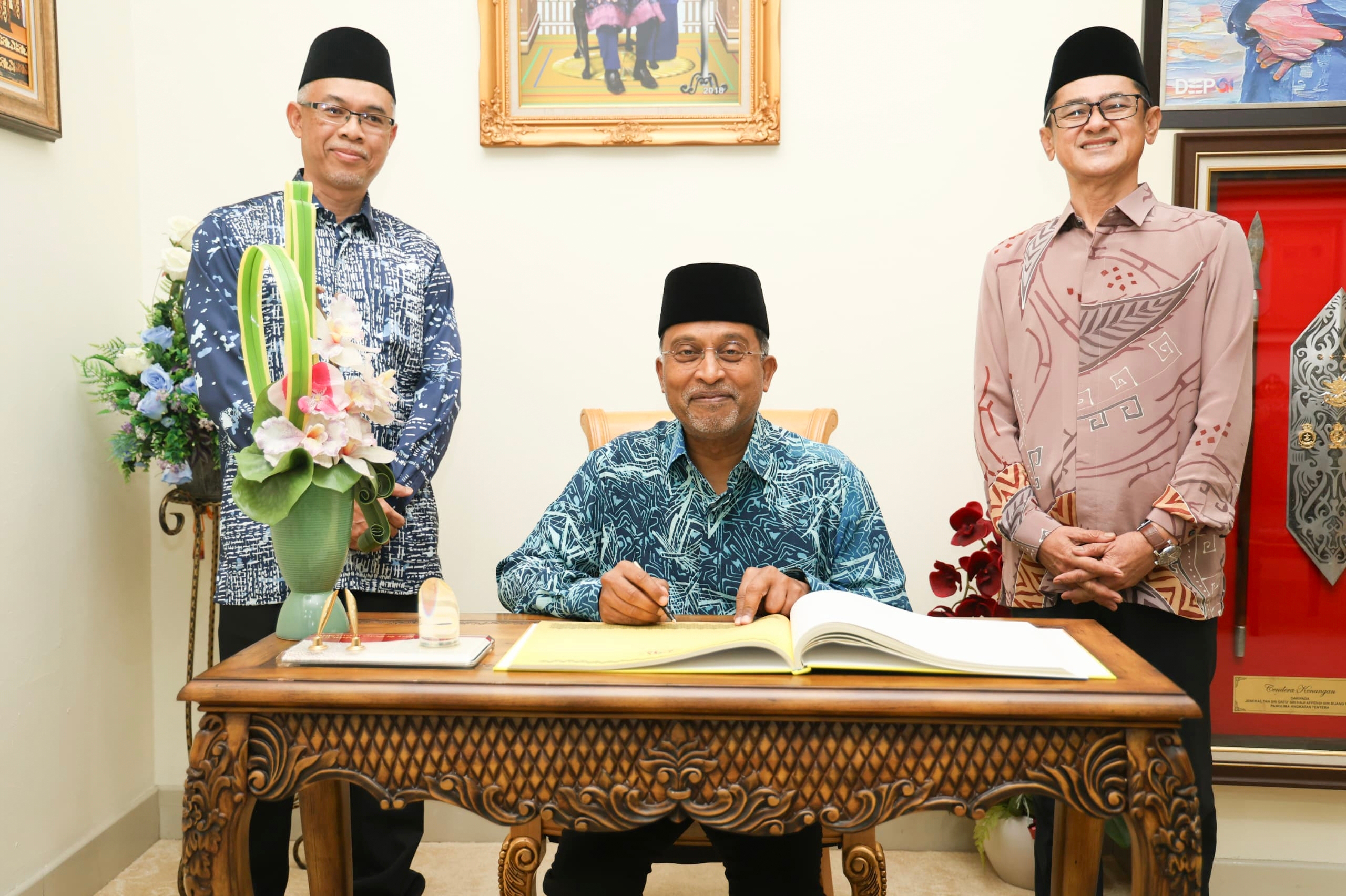 TYT YDP Negeri Melaka Terima Watikah Lantikan Semula Canselor UTeM