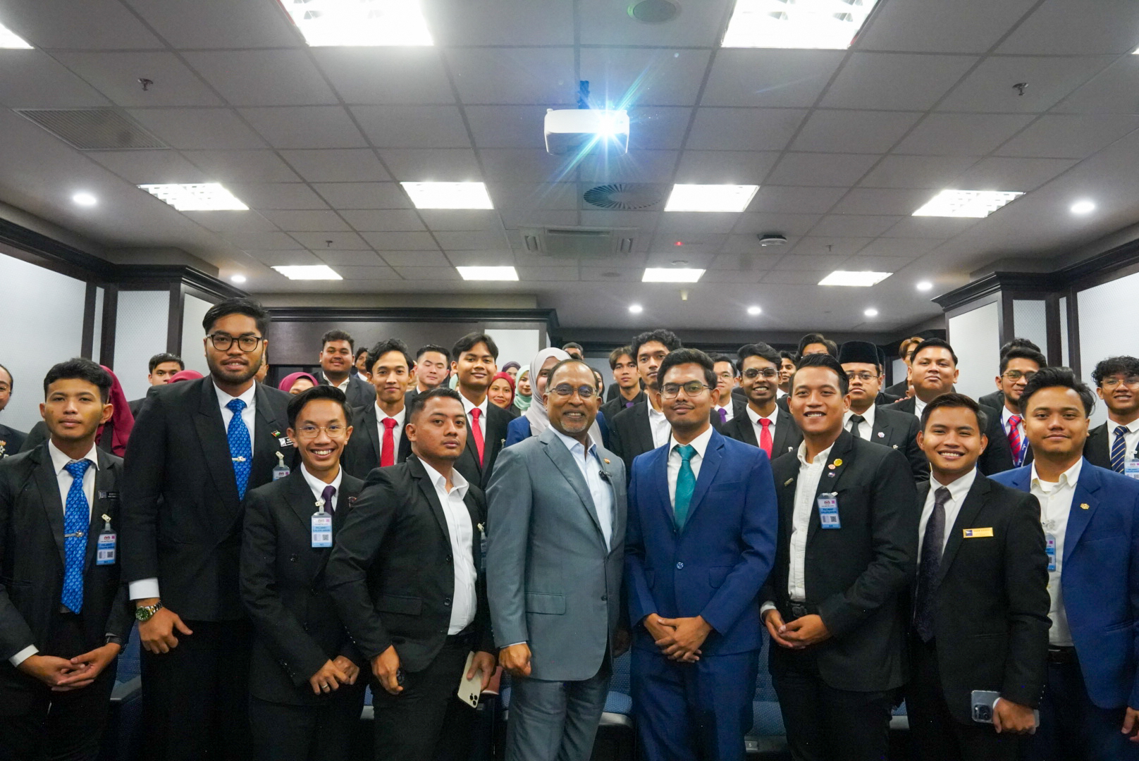 Program Chit-Chat MADANI Dekatkan Ahli Parlimen Dengan Para Pelajar IPT