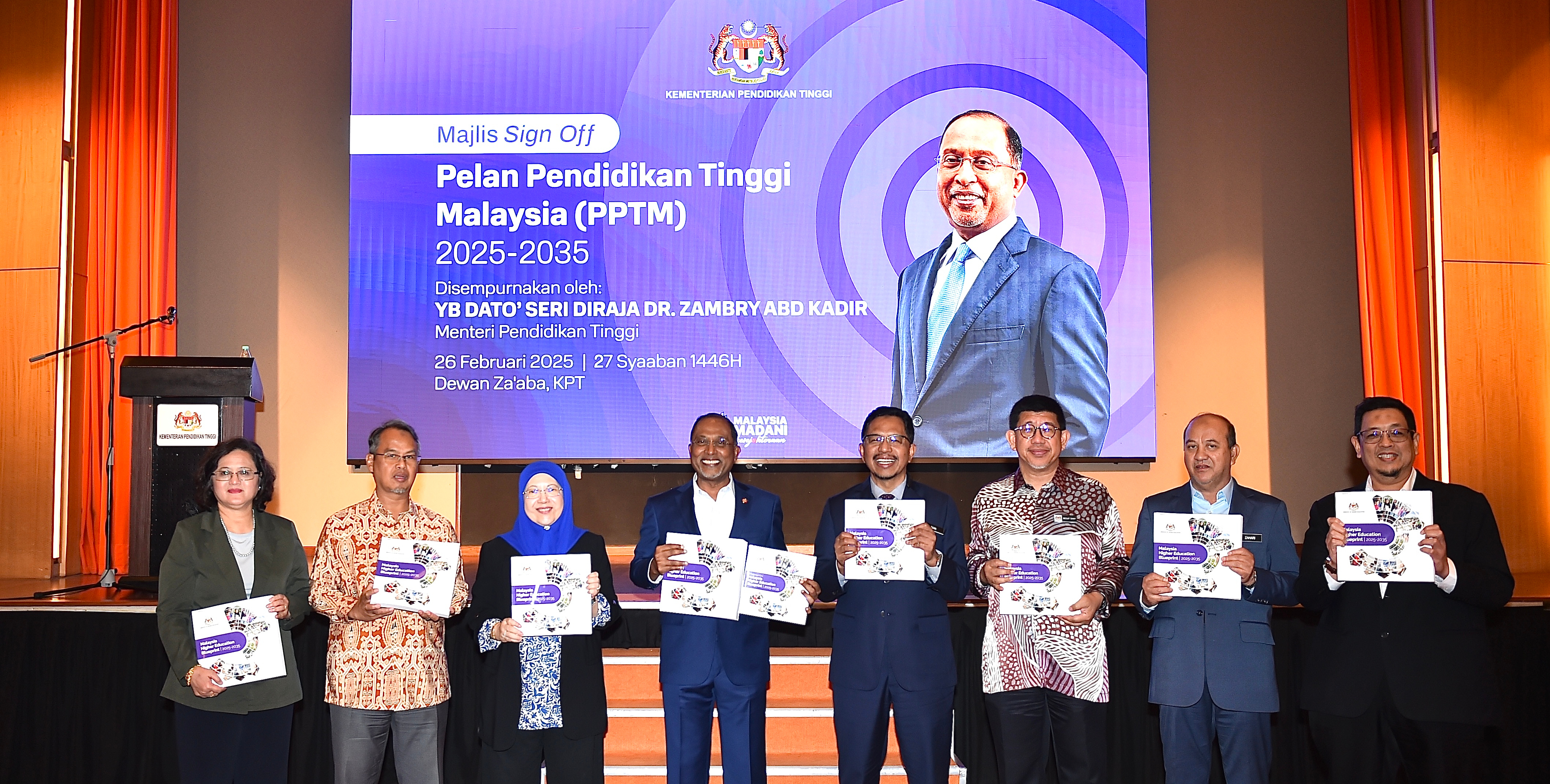 YB Menteri Terima Pelan Pendidikan Tinggi Malaysia 2025-2035 Secara Rasmi