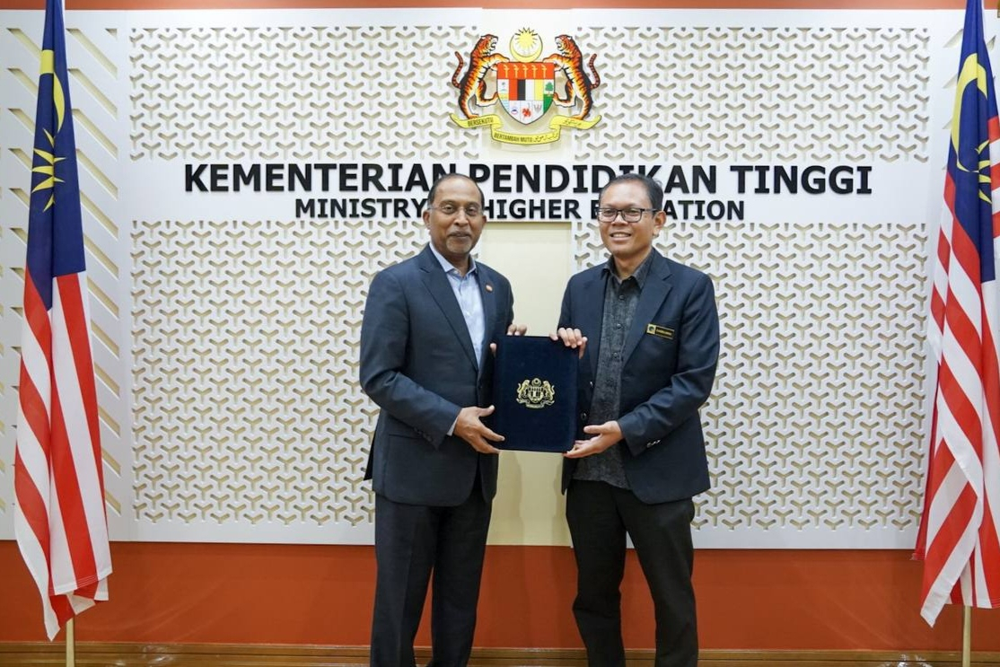 PROF. DR. ZAHRILADHA ZAKARIA DILANTIK TIMBALAN NAIB CANSELOR (PENYELIDIKAN DAN INOVASI) UTeM YANG BAHARU