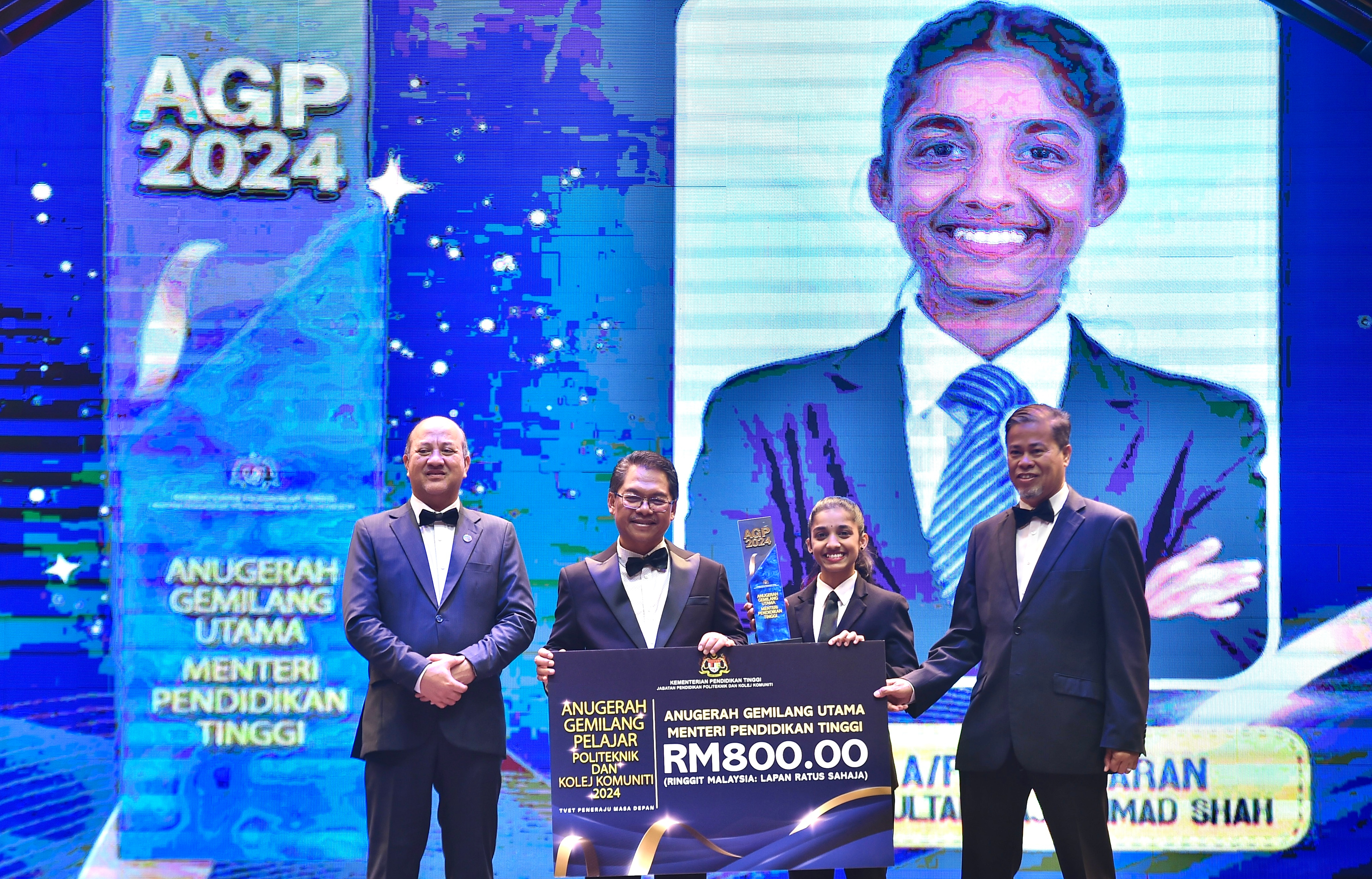 Majlis Anugerah Gemilang Pelajar POLYCC Platform Hargai Usaha Pelajar Berprestasi