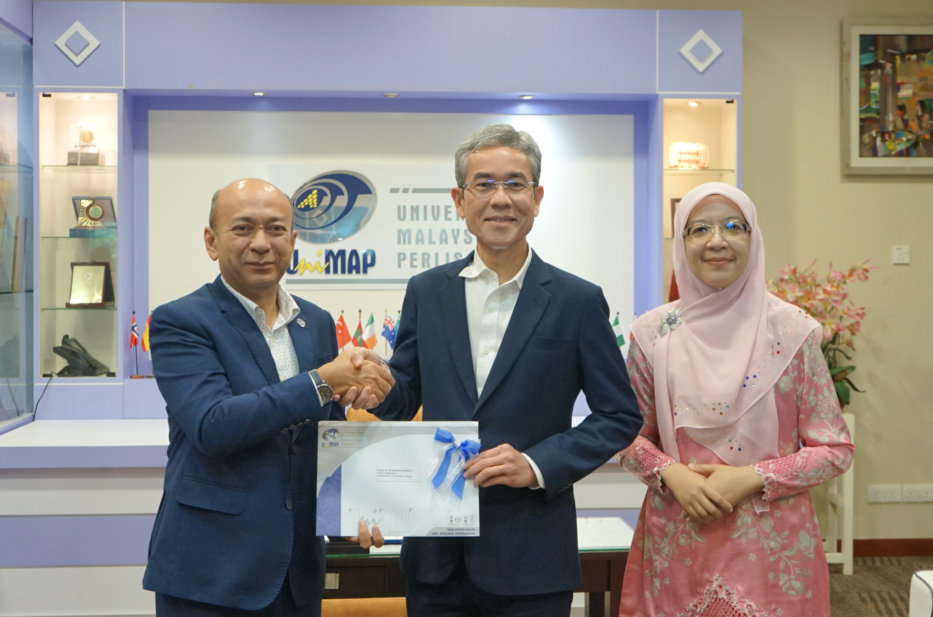 KSU KPT Terima Surat Lantikan Ahli Lembaga Pengarah UniMAP