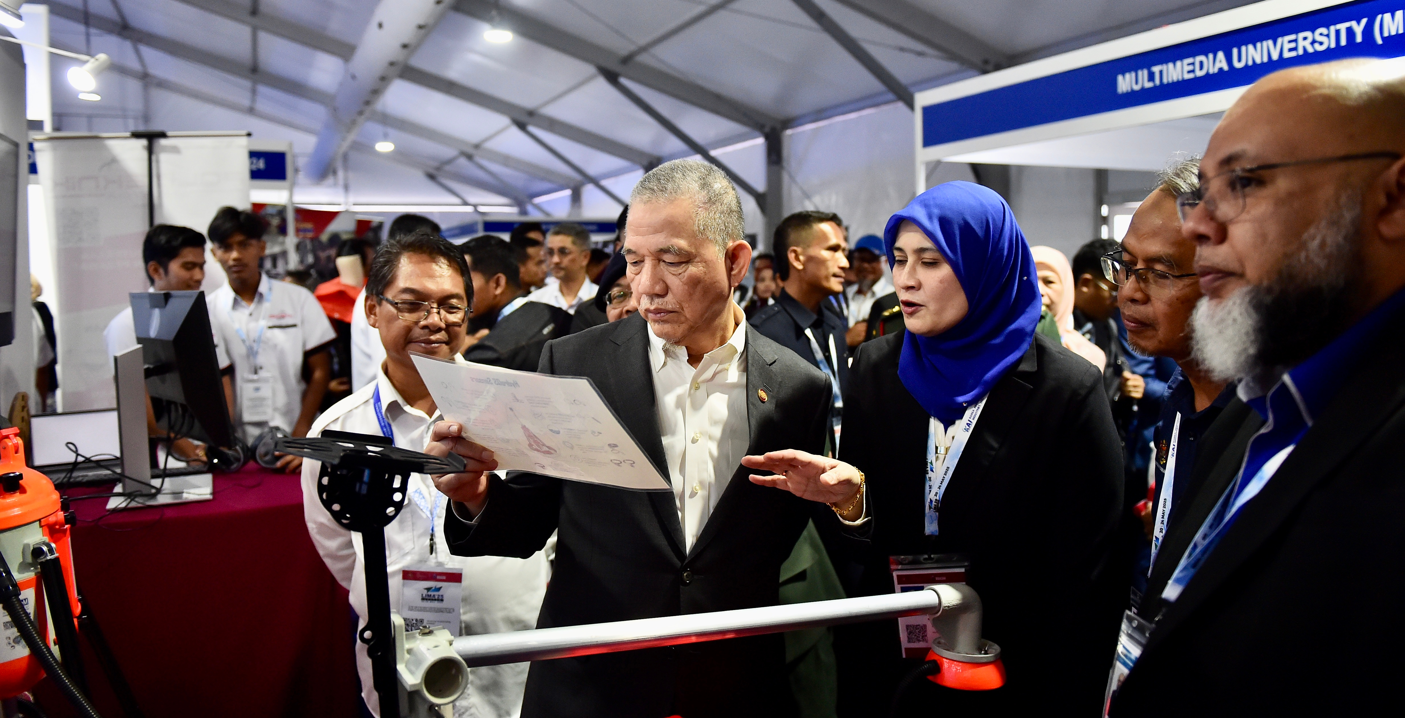 Timbalan Perdana Menteri Lawat ‘MOHE Pavilion’, Tinjau Produk Inovasi IPTA Di LIMA’25