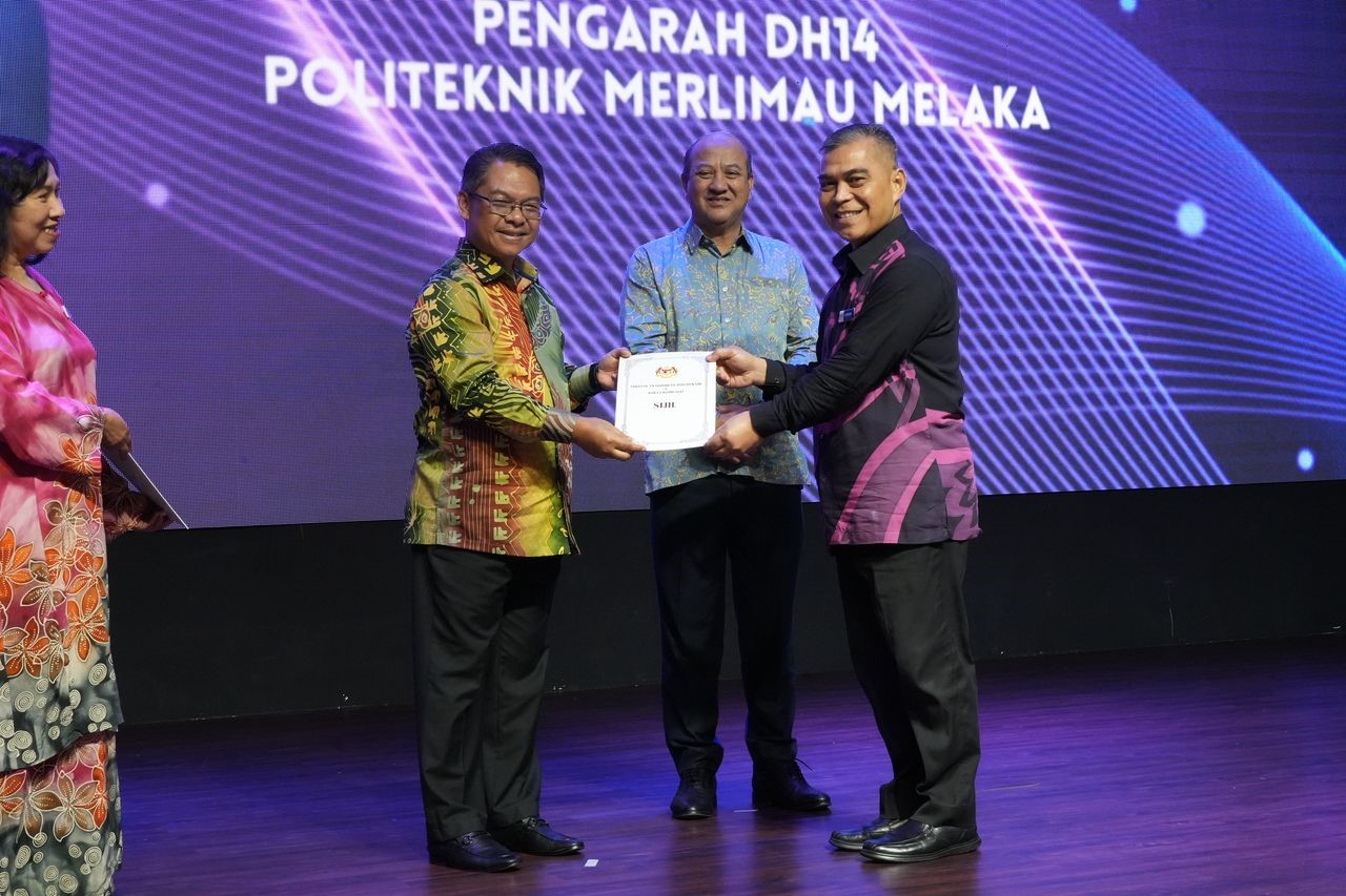 1,120 Warga POLYCC Terima Anugerah Perkhidmatan Cemerlang 2024