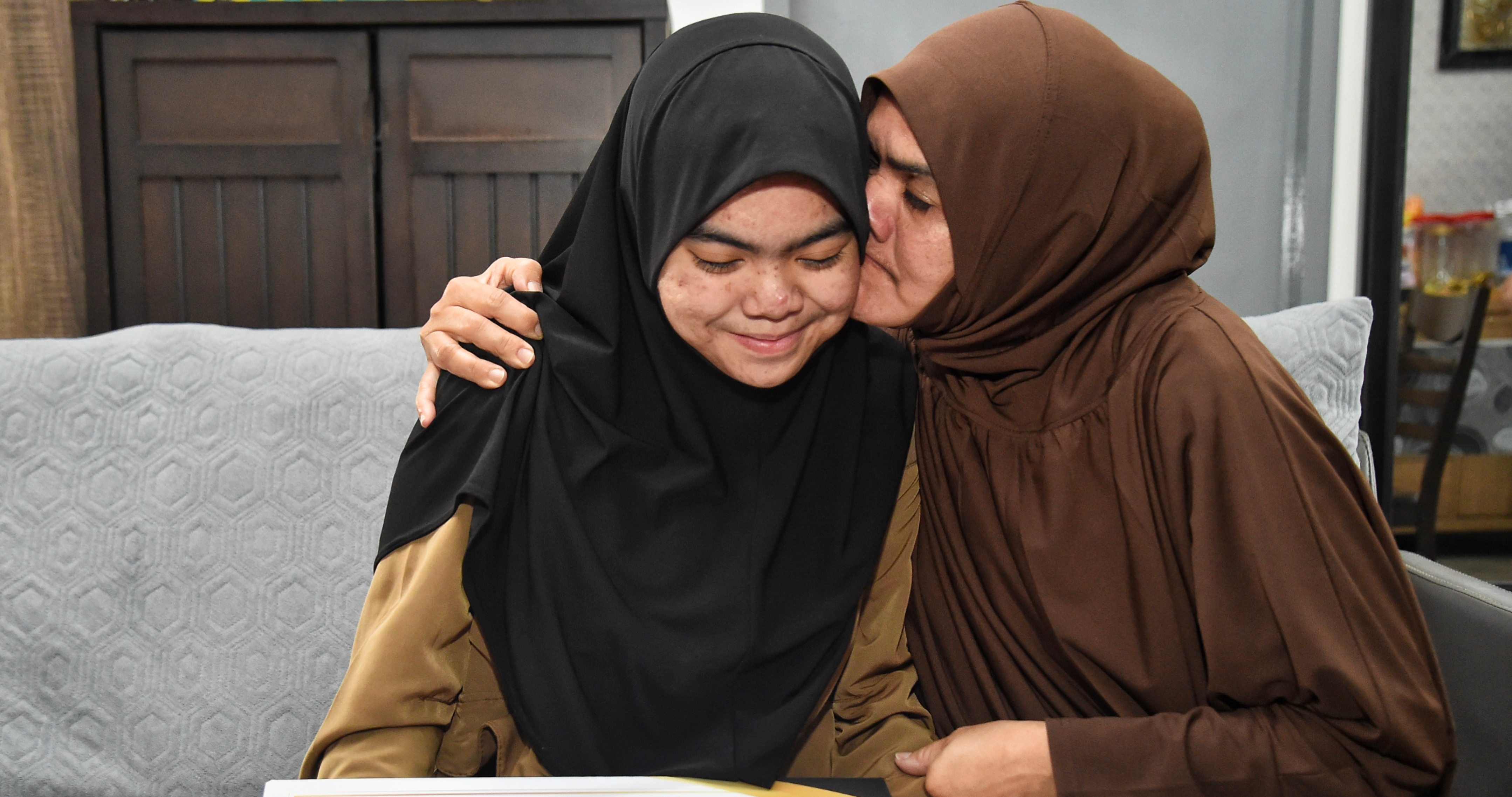 Air Mata Gembira Di Sepanggar: KPT Serah Surat Tawaran IPT Ke Pintu Rumah