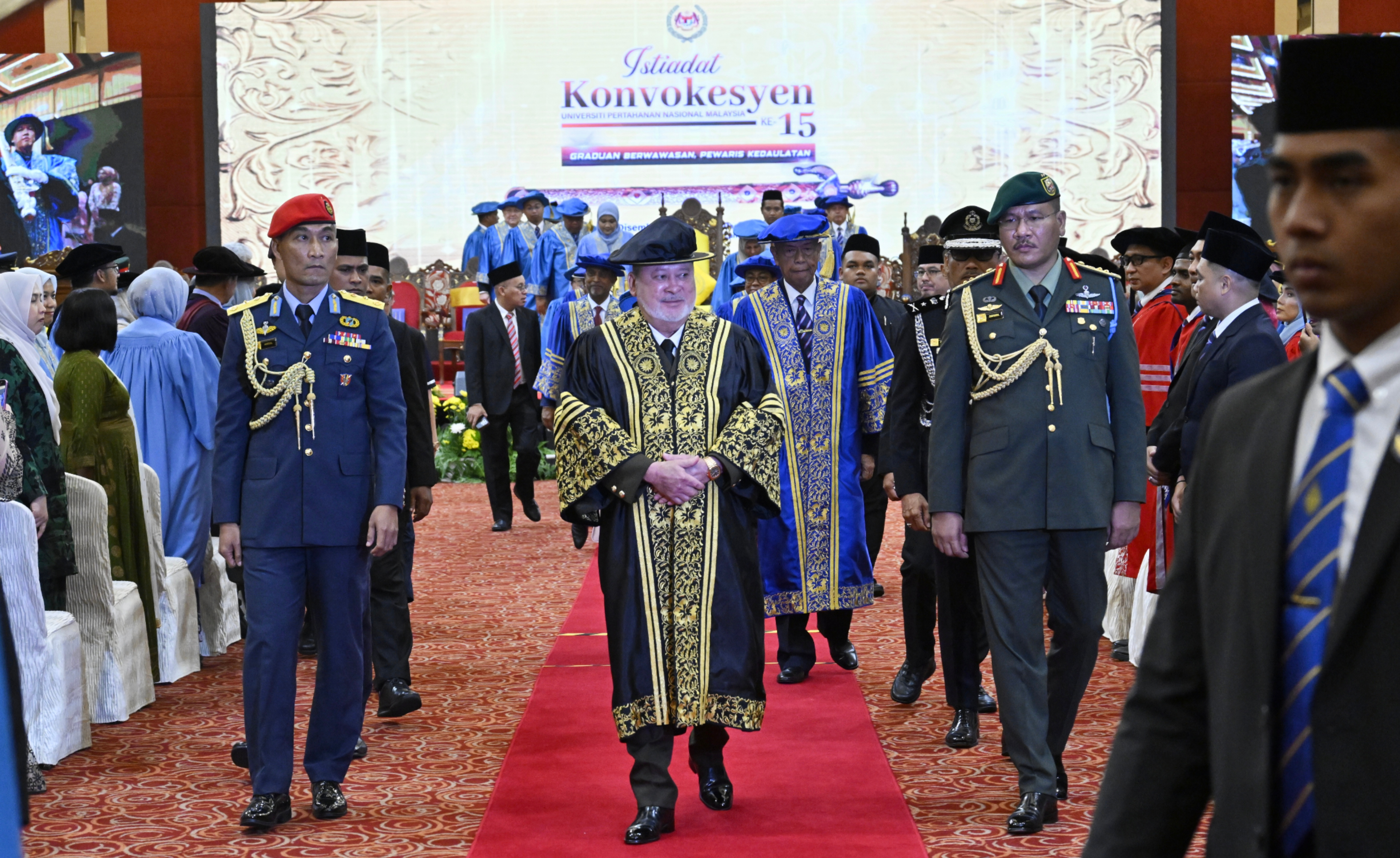 Yang Di-Pertuan Agong Sempurnakan Istiadat Konvokesyen UPNM Kali Ke-15