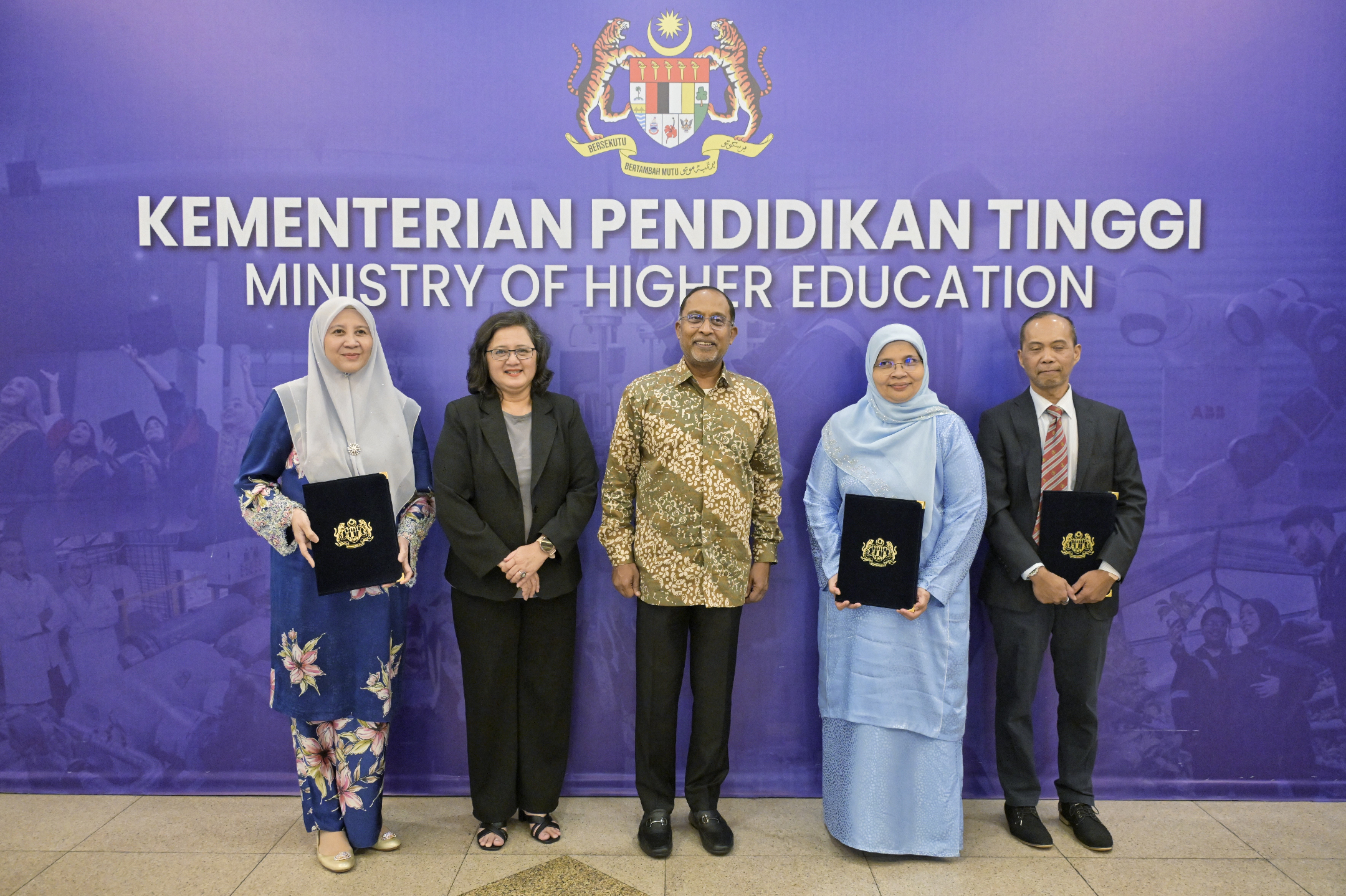 Pemerkasaan Jaringan Strategik: 3 Timbalan Naib Canselor Terima Surat Pelantikan