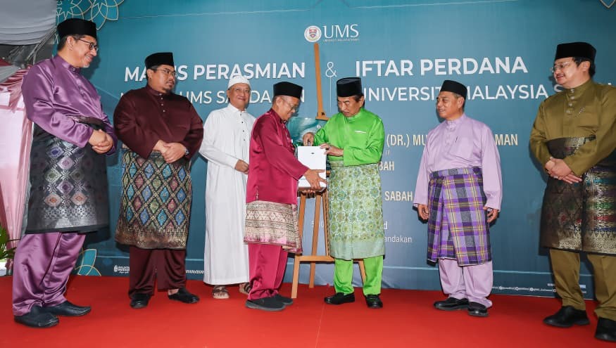 Tuan Yang Terutama Tun Musa Rasmi Masjid UMS Sandakan, 'Jom Infak' Dilancar