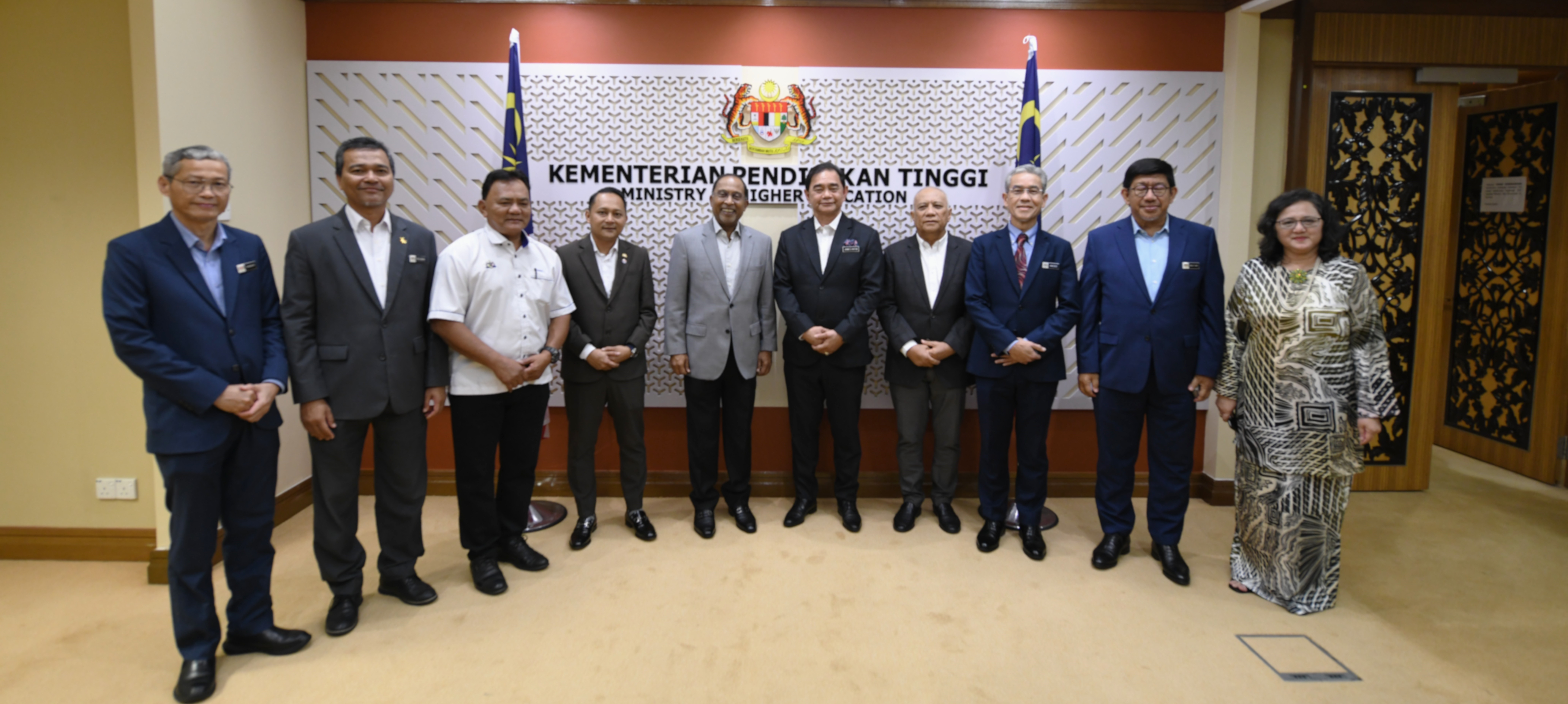 Mesyuarat YB Menteri Pendidikan Tinggi bersama Exco Pendidikan dan Pendidikan Tinggi Negeri Perkukuh Penyelarasan Dasar Pendidikan Tinggi Negara