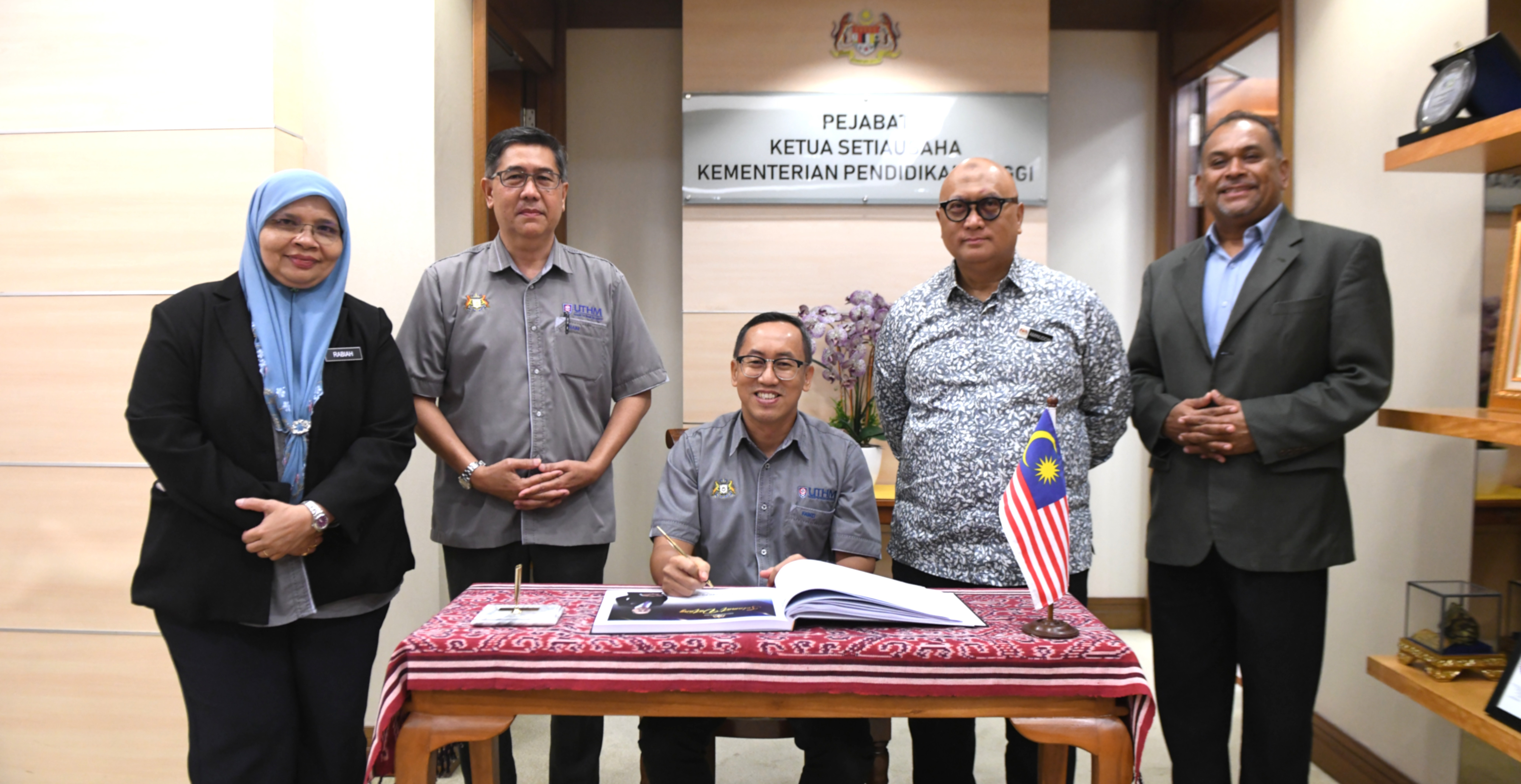 KUNJUNGAN HORMAT NAIB CANSELOR UTHM KEPADA KSU KPT