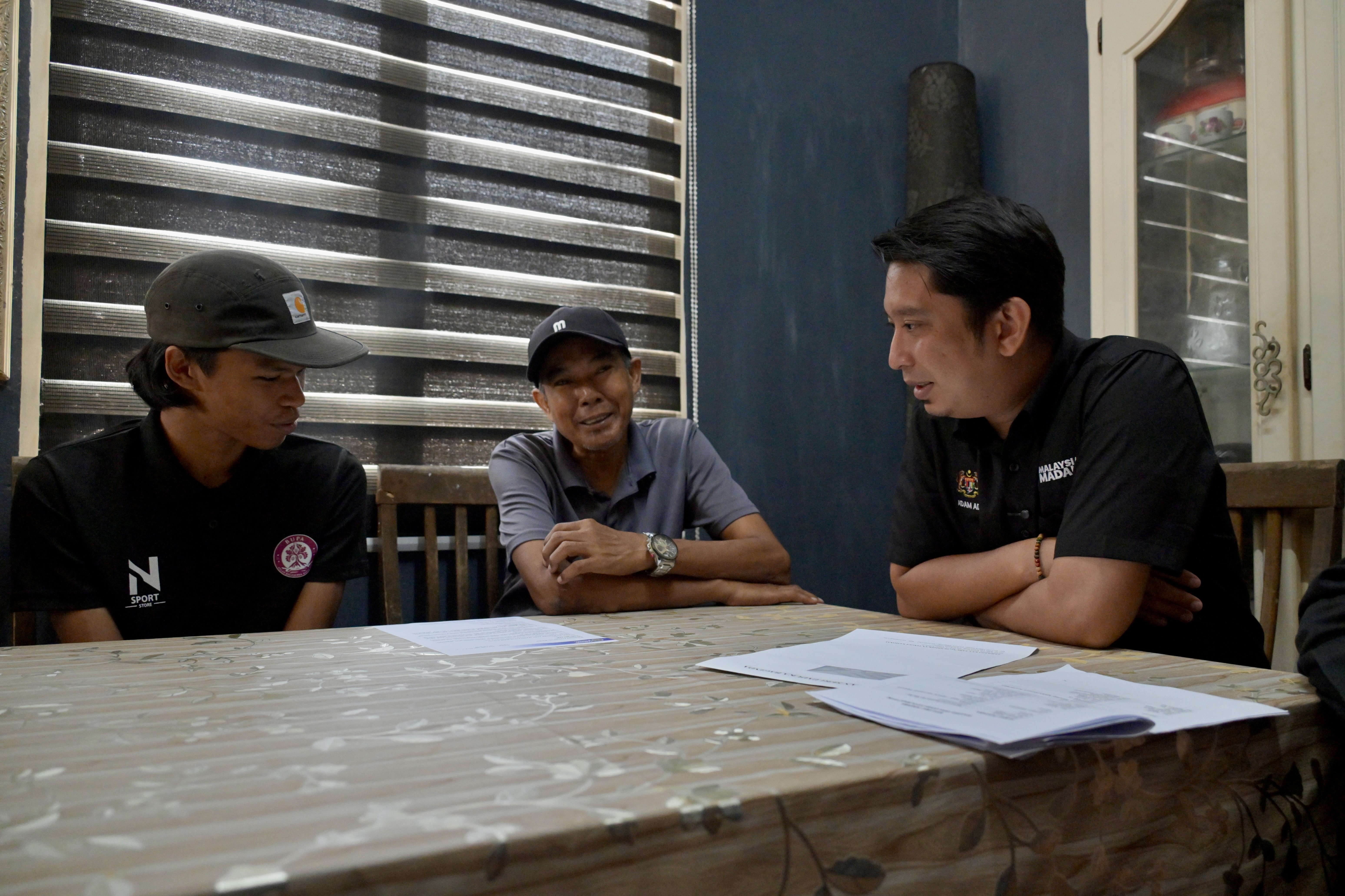 YB Timbalan Menteri Sampaikan Inisiatif BAeK PTPTN Kepada 2 Pelajar di Melaka
