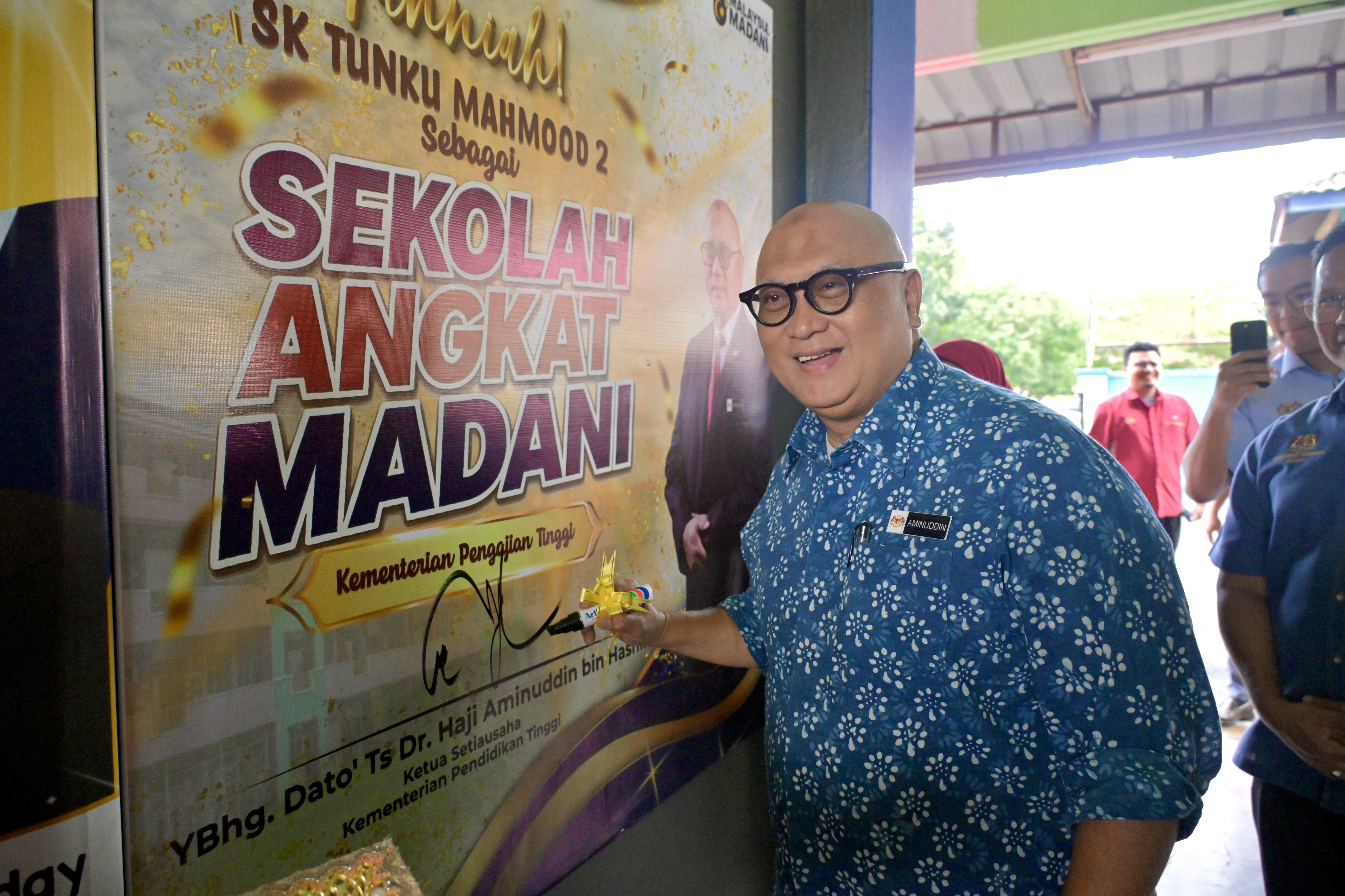 KPT Salur RM600,000 Laksana Projek Kampung Angkat MADANI dan Sekolah Angkat MADANI di Kluang
